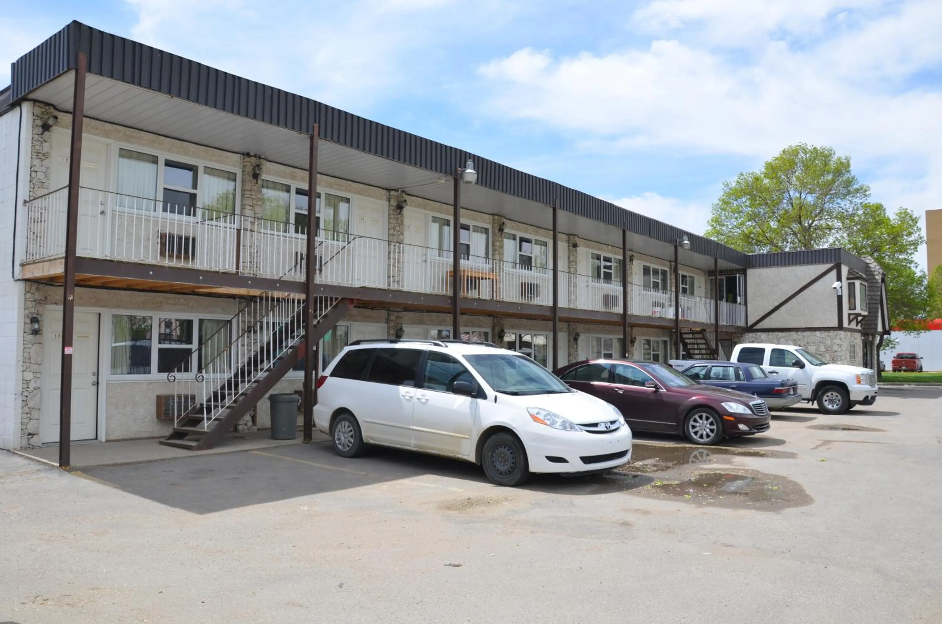 Facade/entrance in Coachman Inn