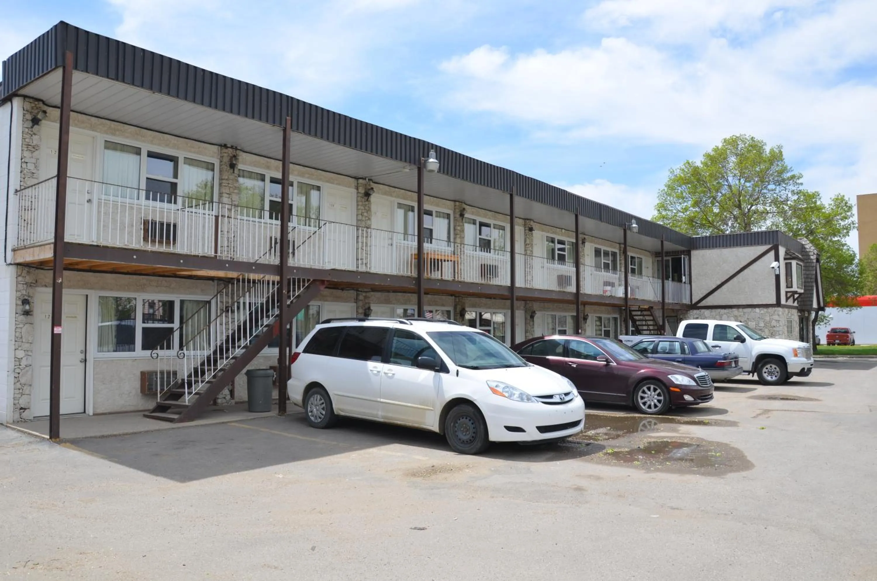 Facade/entrance in Coachman Inn