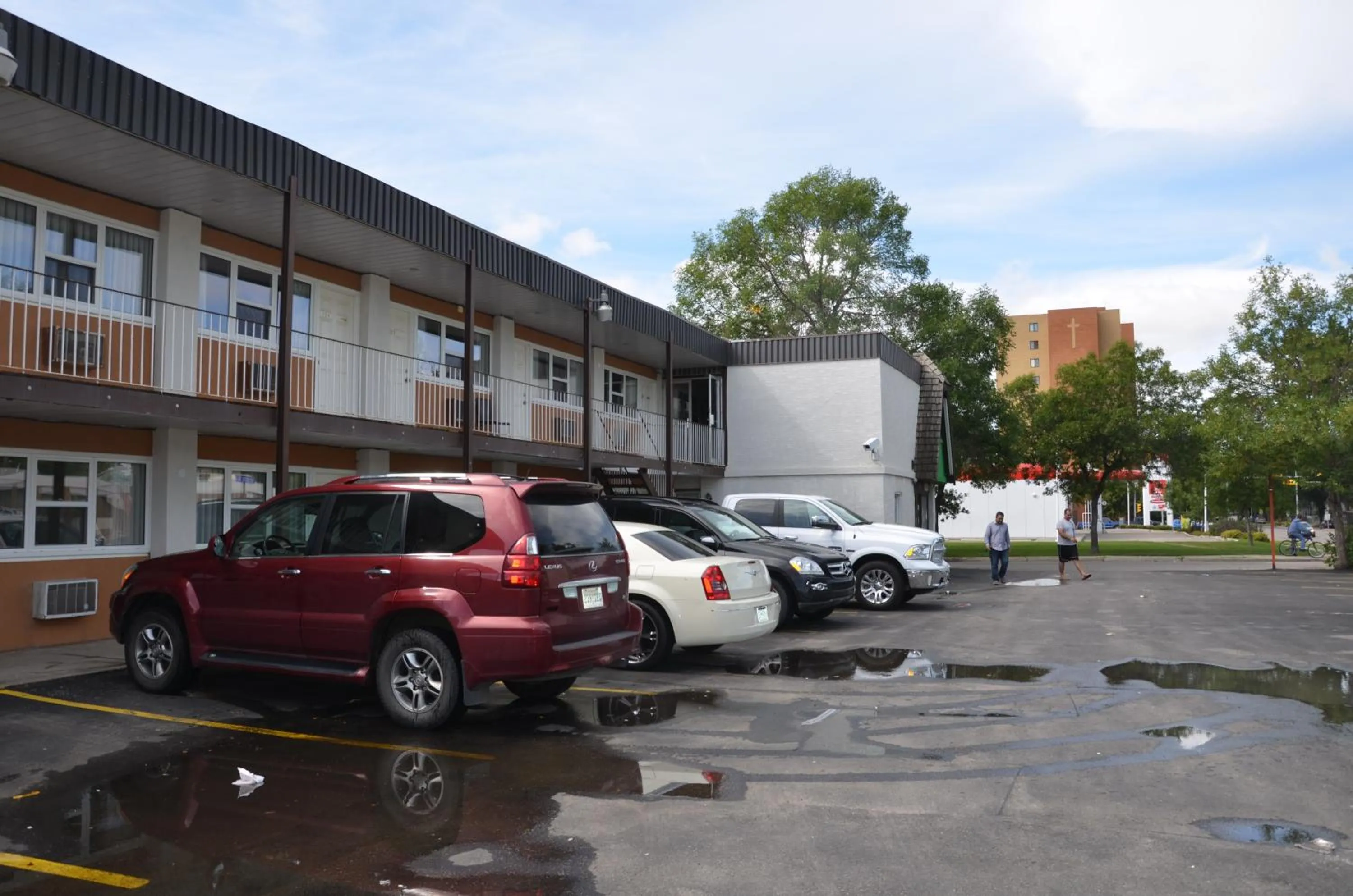Facade/entrance in Coachman Inn