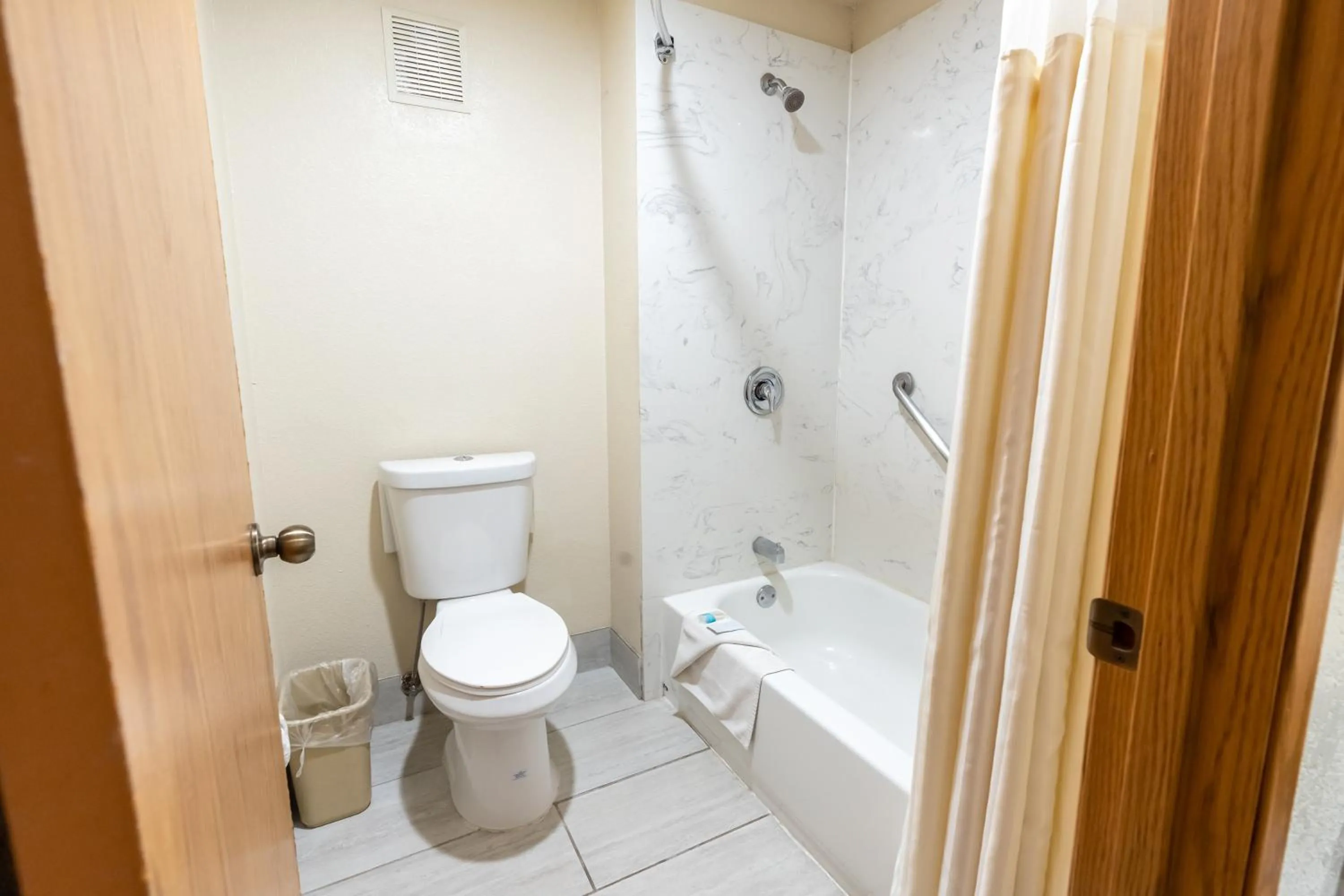 Bathroom in Budget Inn Corcoran Near Tulare CA 43