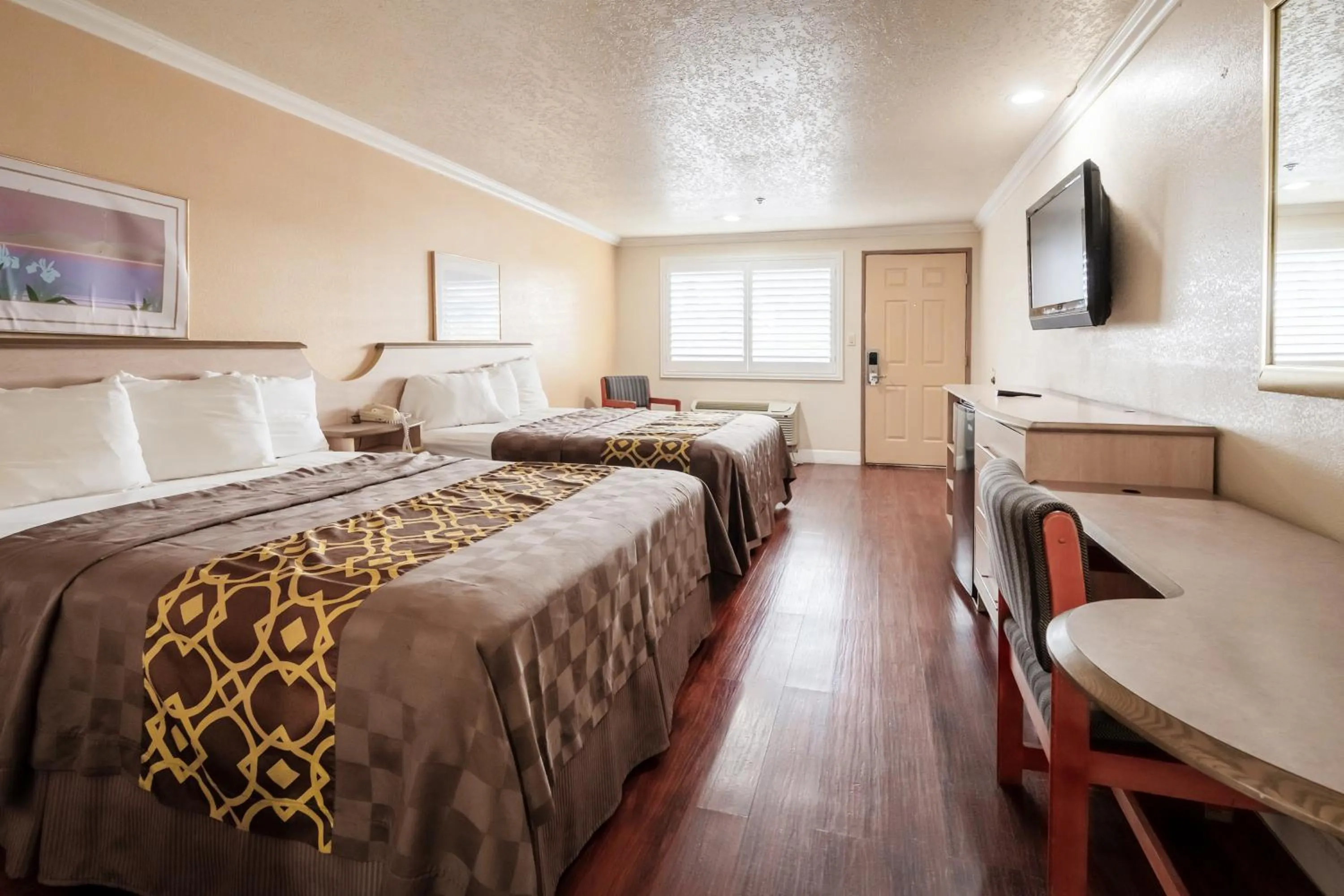 Bedroom, Bed in Budget Inn Corcoran Near Tulare CA 43