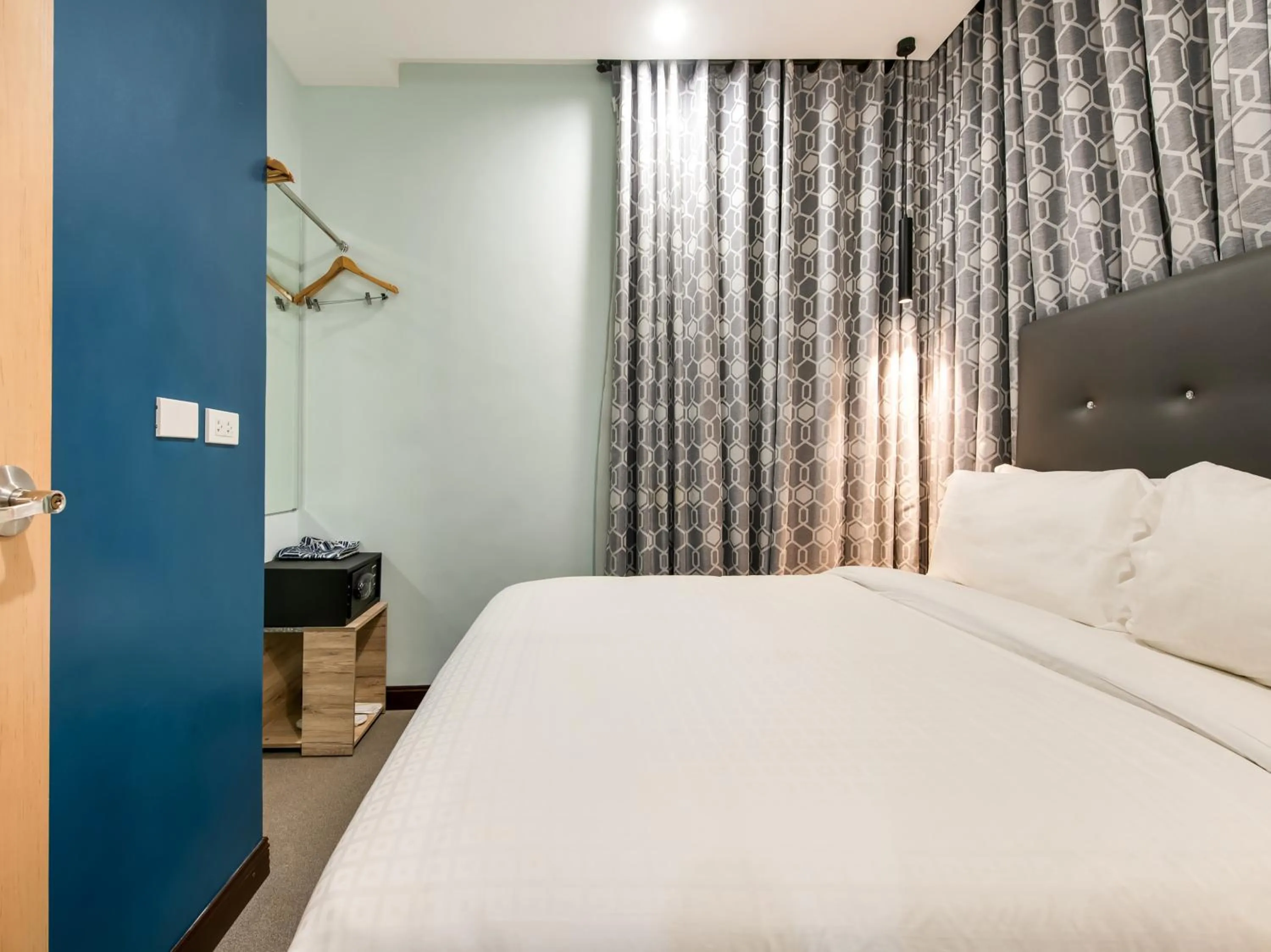 Bed in Bay Area Suites Manila