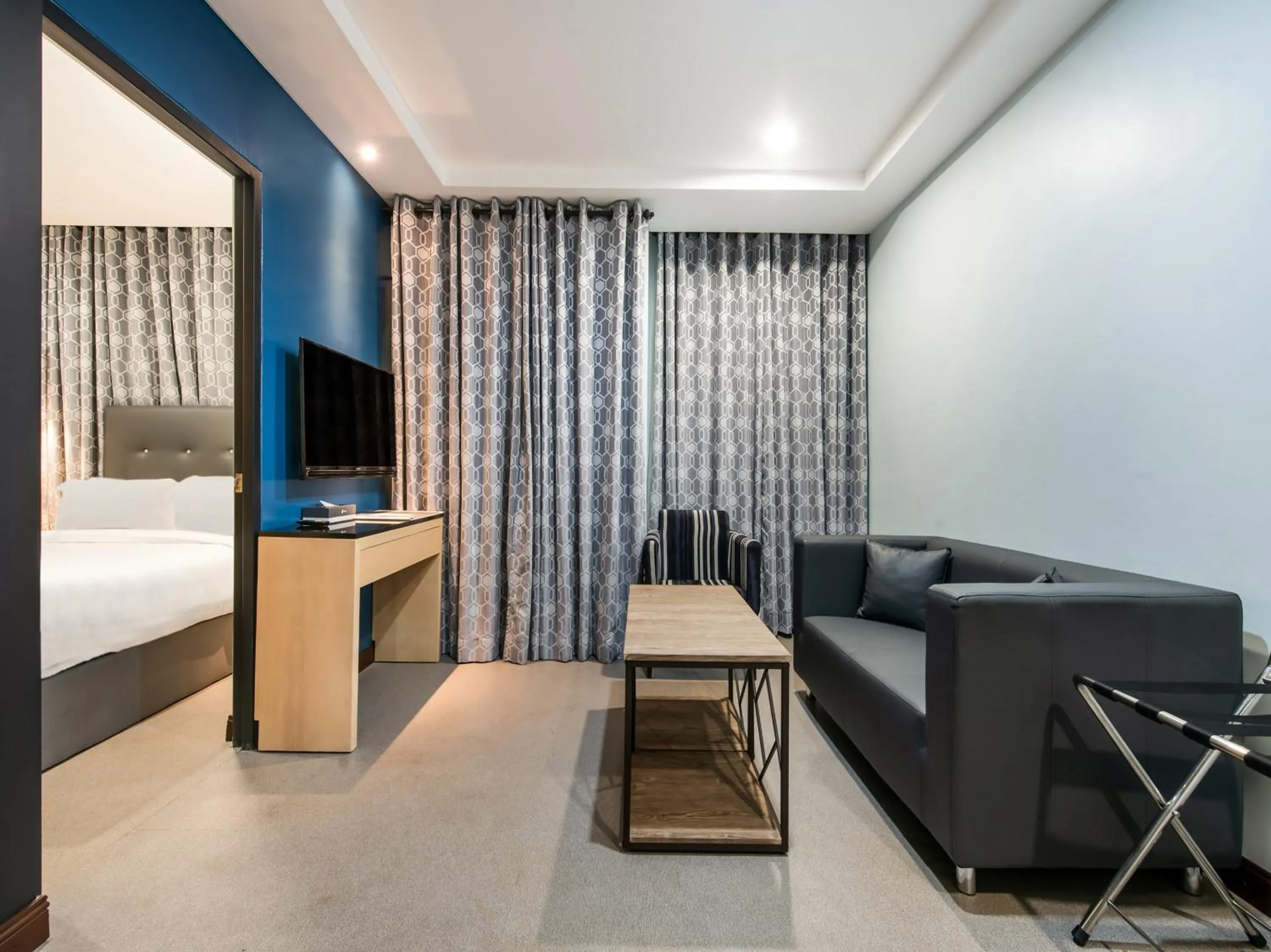 Bed in Bay Area Suites Manila