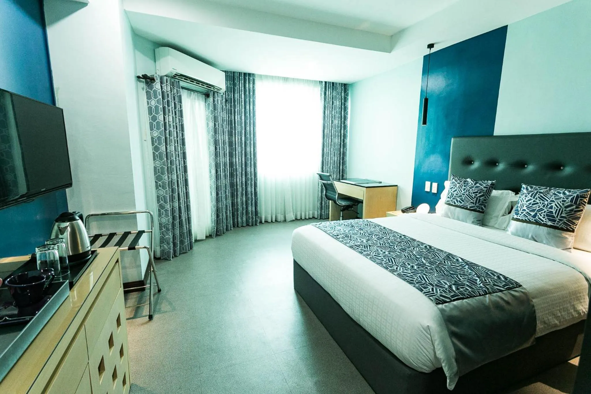 Bed in Bay Area Suites Manila