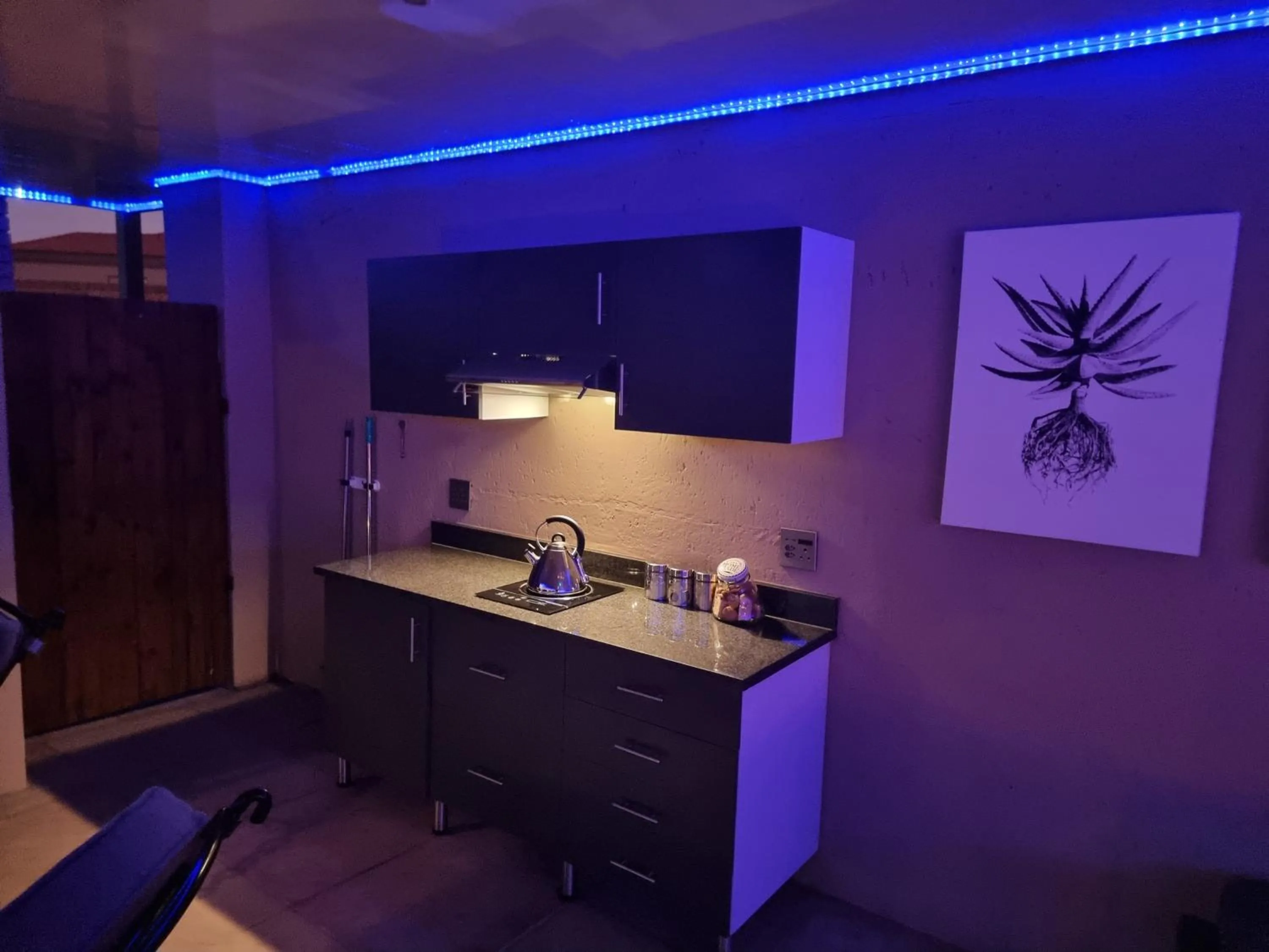 Kitchen or kitchenette in Weston Guest House Krugersdorp