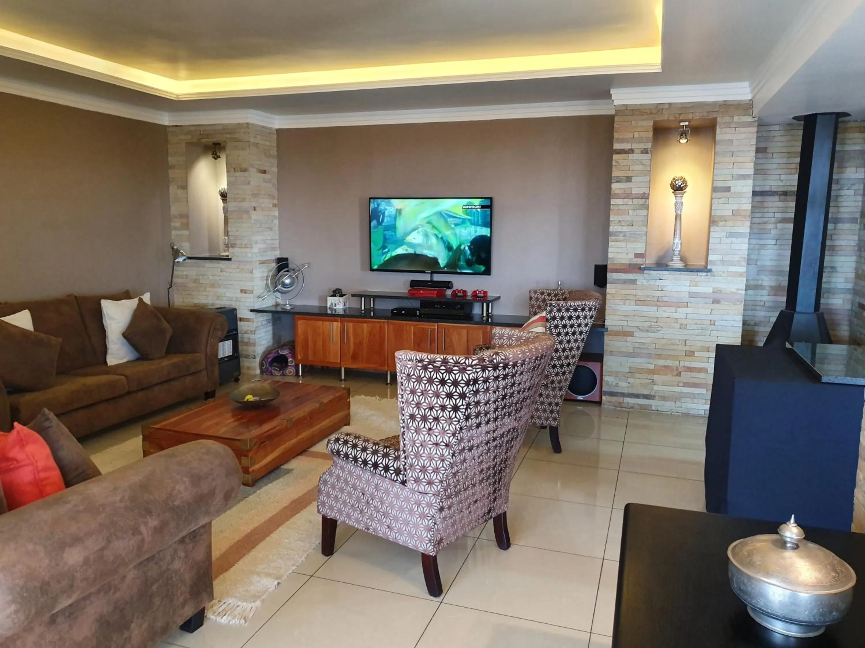 Communal lounge/ TV room in Weston Guest House Krugersdorp