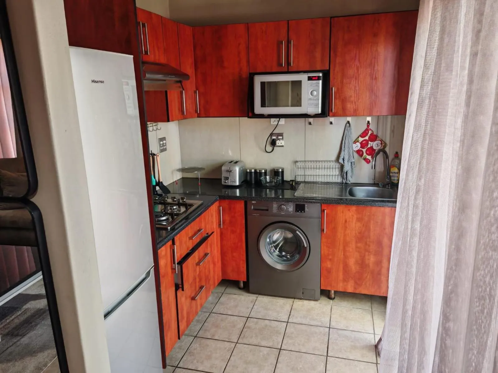 Kitchen or kitchenette in Weston Guest House Krugersdorp