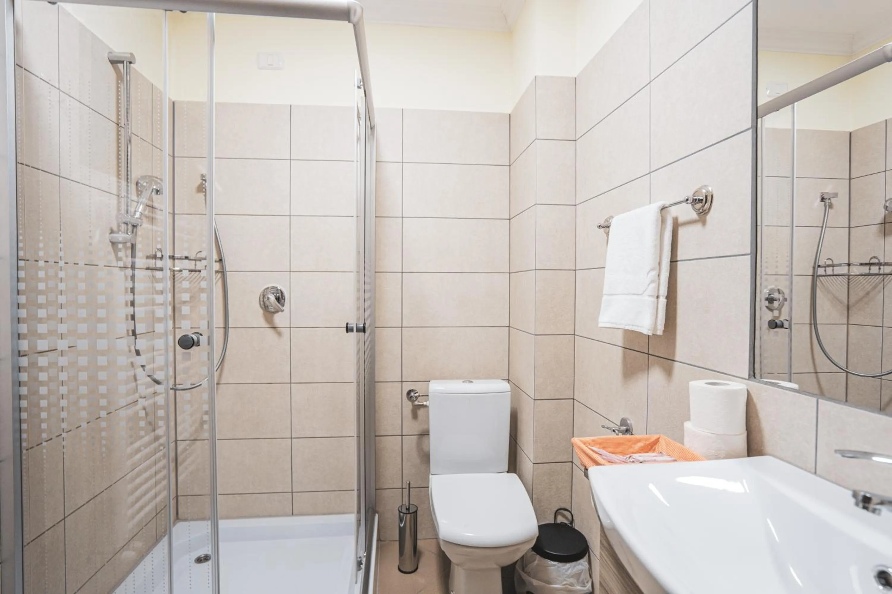 Shower in Hotel Rabbit Bran