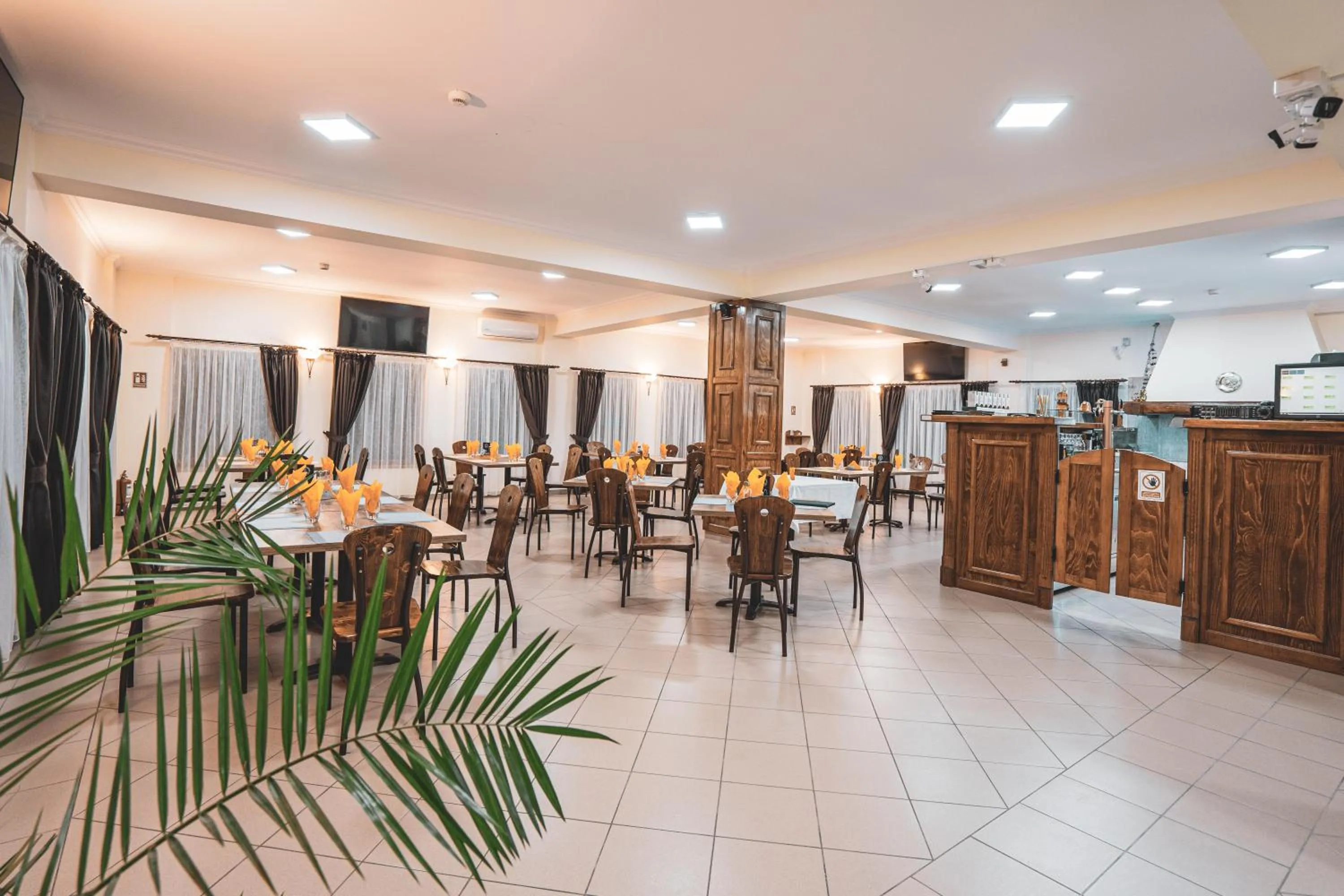 Restaurant/places to eat in Hotel Rabbit Bran