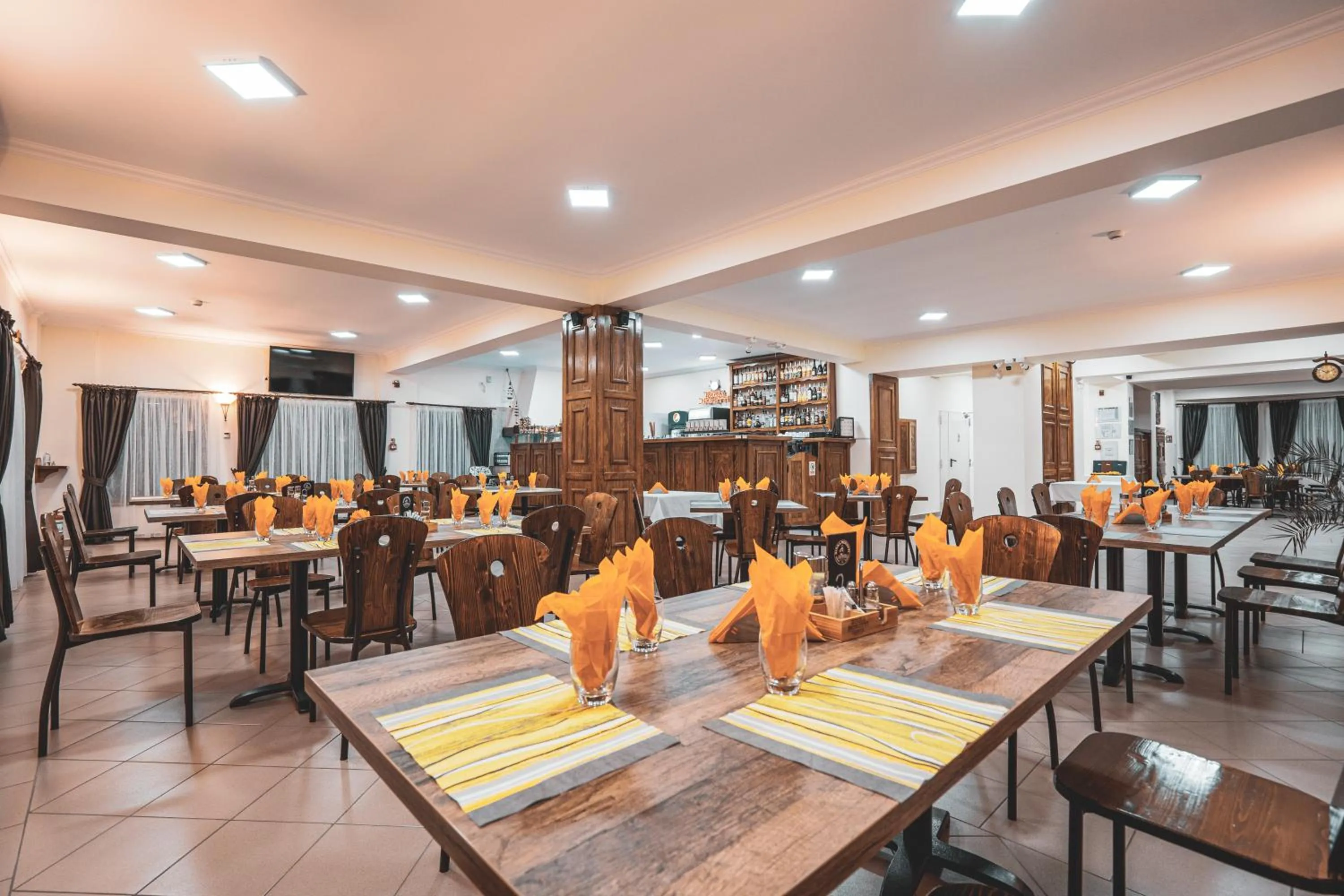 Restaurant/places to eat in Hotel Rabbit Bran