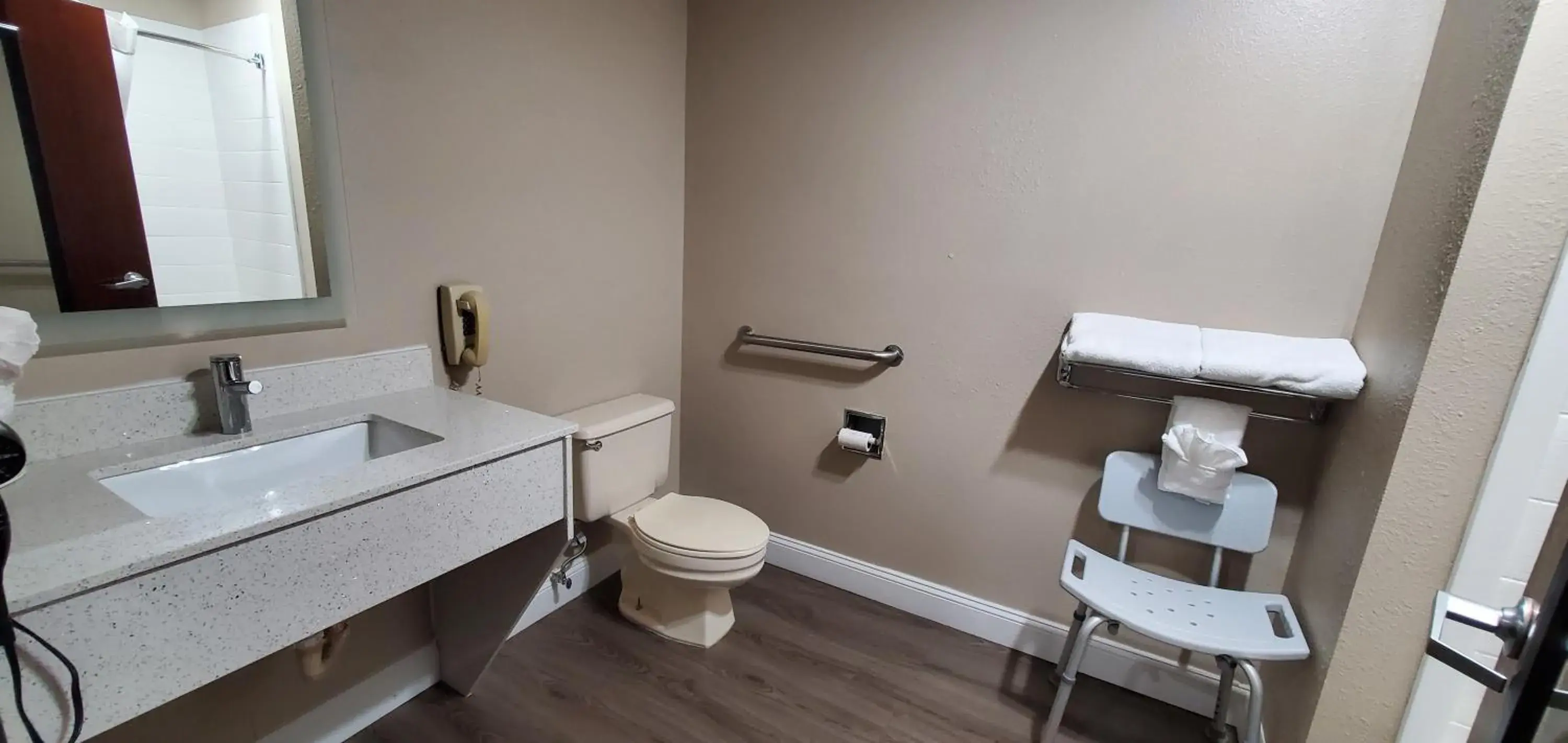 King Room - Disability Access/Non-Smoking in Super 8 by Wyndham Paris King Room - Disability Access/Non-Smoking in Super 8 by Wyndham Paris