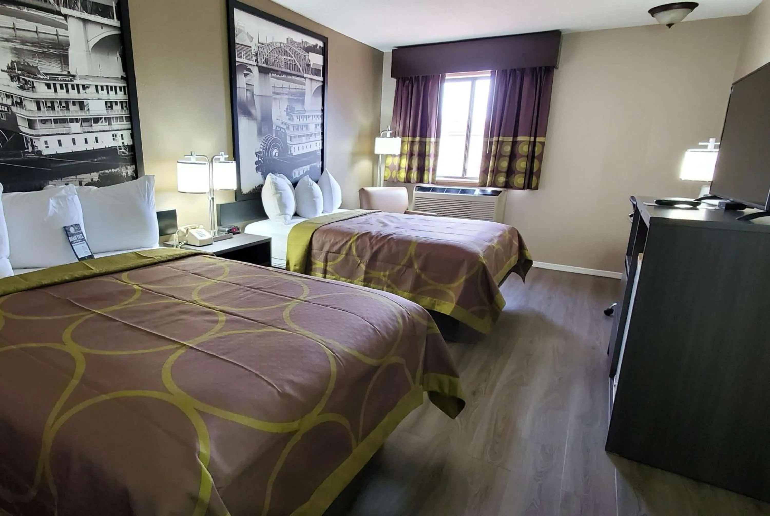 Photo of the whole room in Super 8 by Wyndham Paris