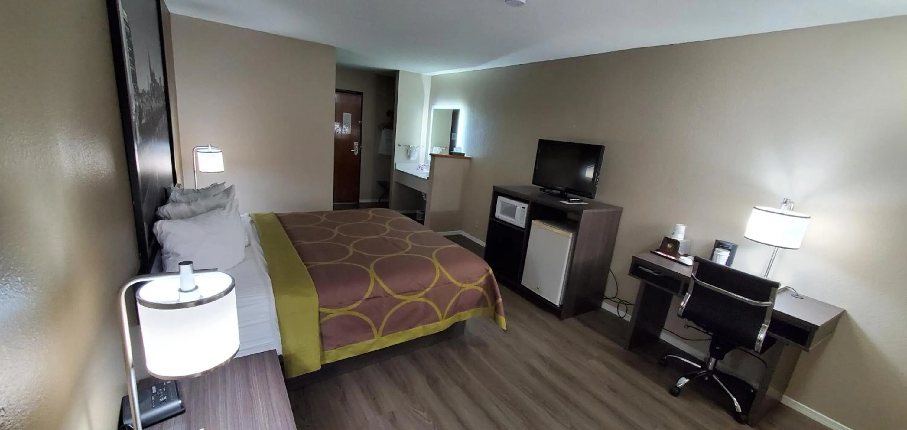 Photo of the whole room in Super 8 by Wyndham Paris