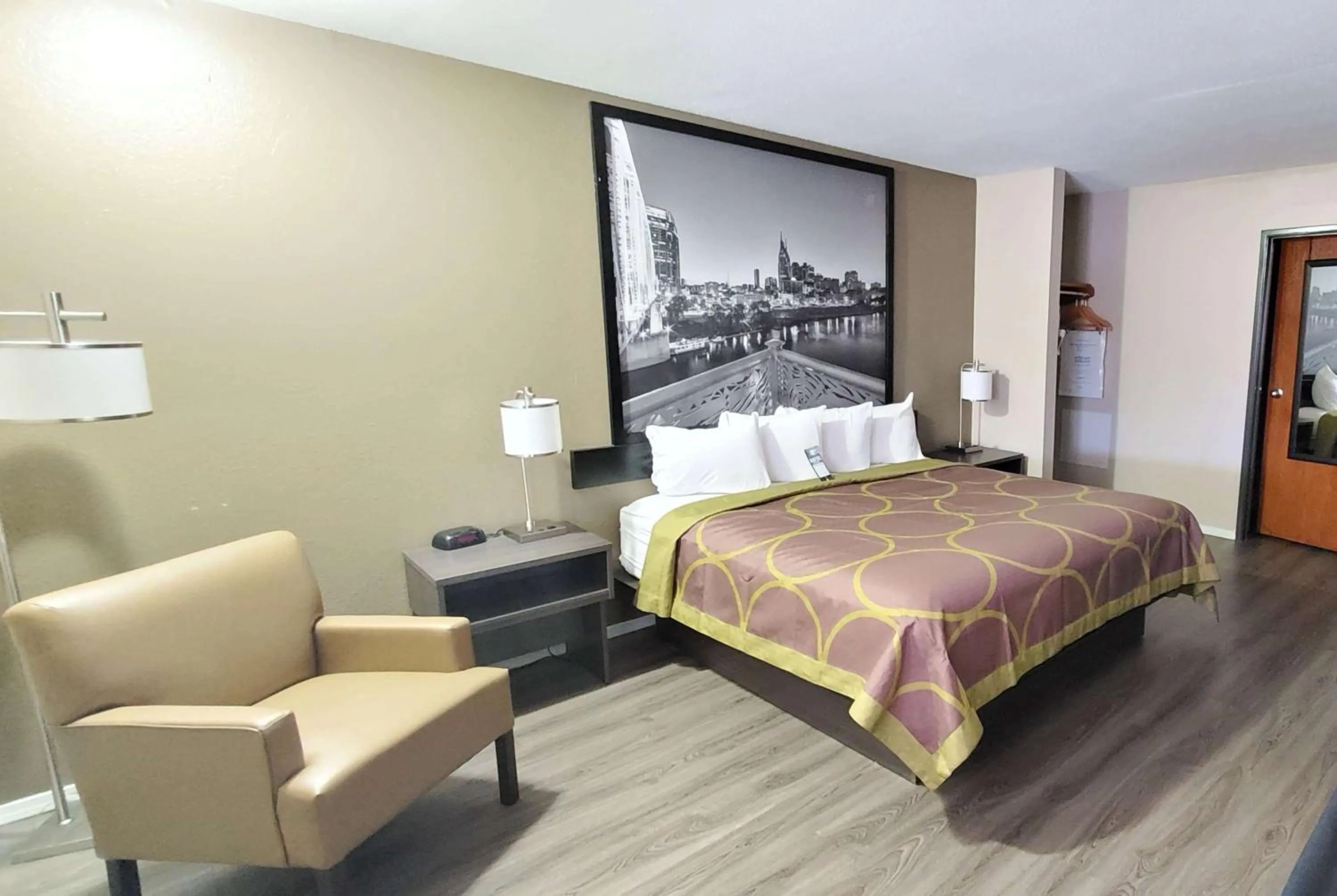 Photo of the whole room in Super 8 by Wyndham Paris