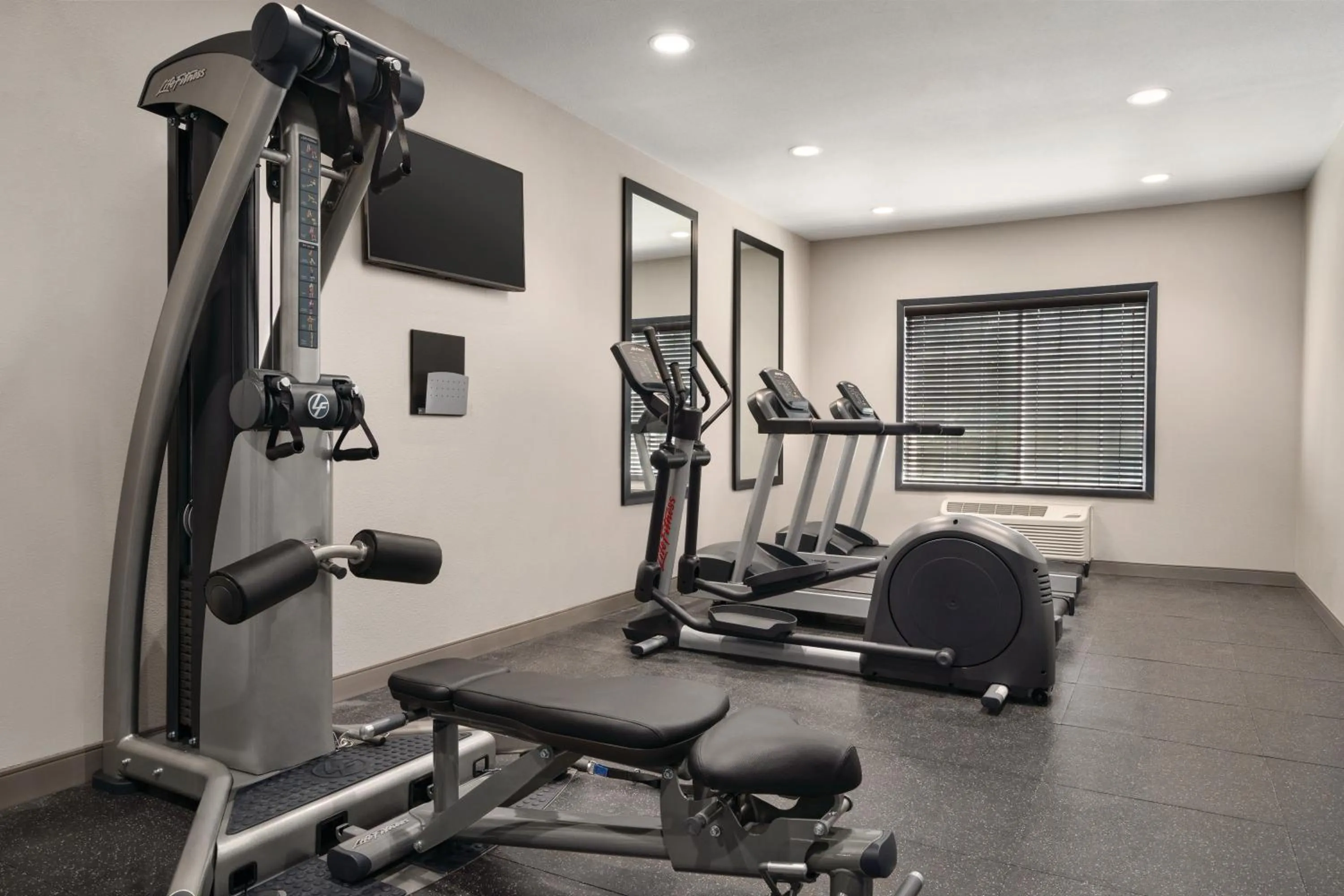 Fitness centre/facilities in Country Inn & Suites by Radisson, Detroit Lakes, MN
