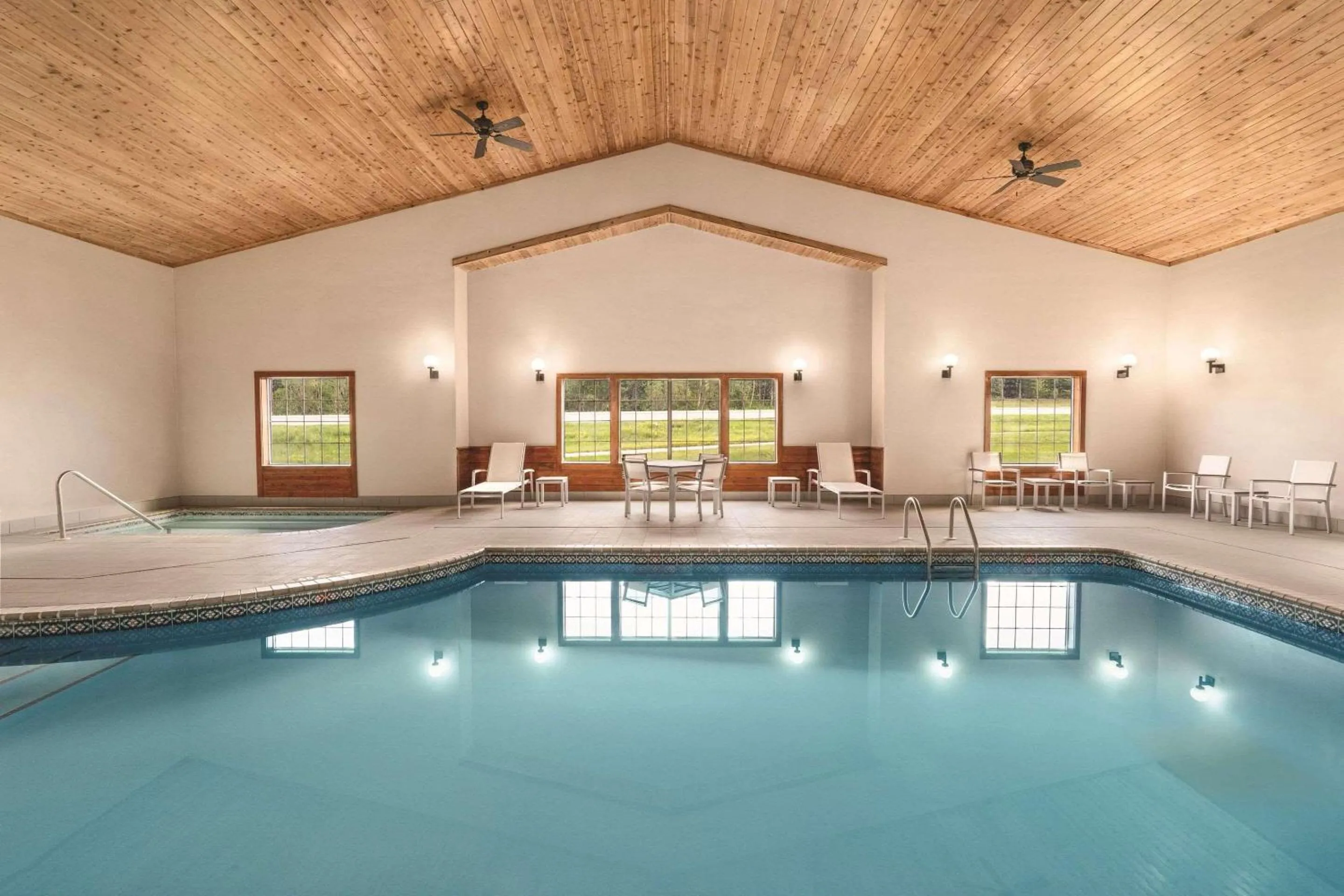 Swimming pool in Country Inn & Suites by Radisson, Detroit Lakes, MN