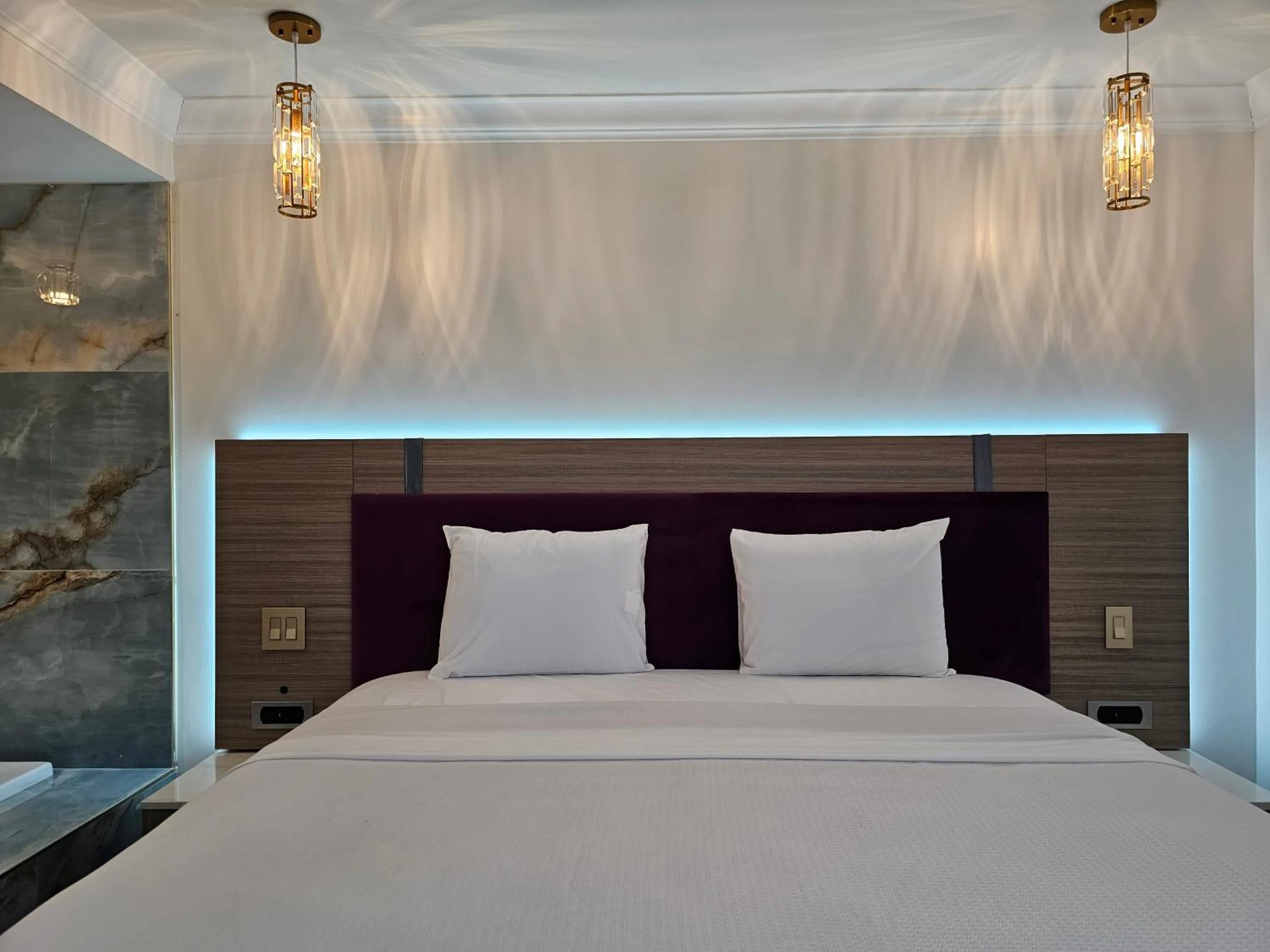 Bed in Travelodge Inn & Suites by Wyndham Fullerton