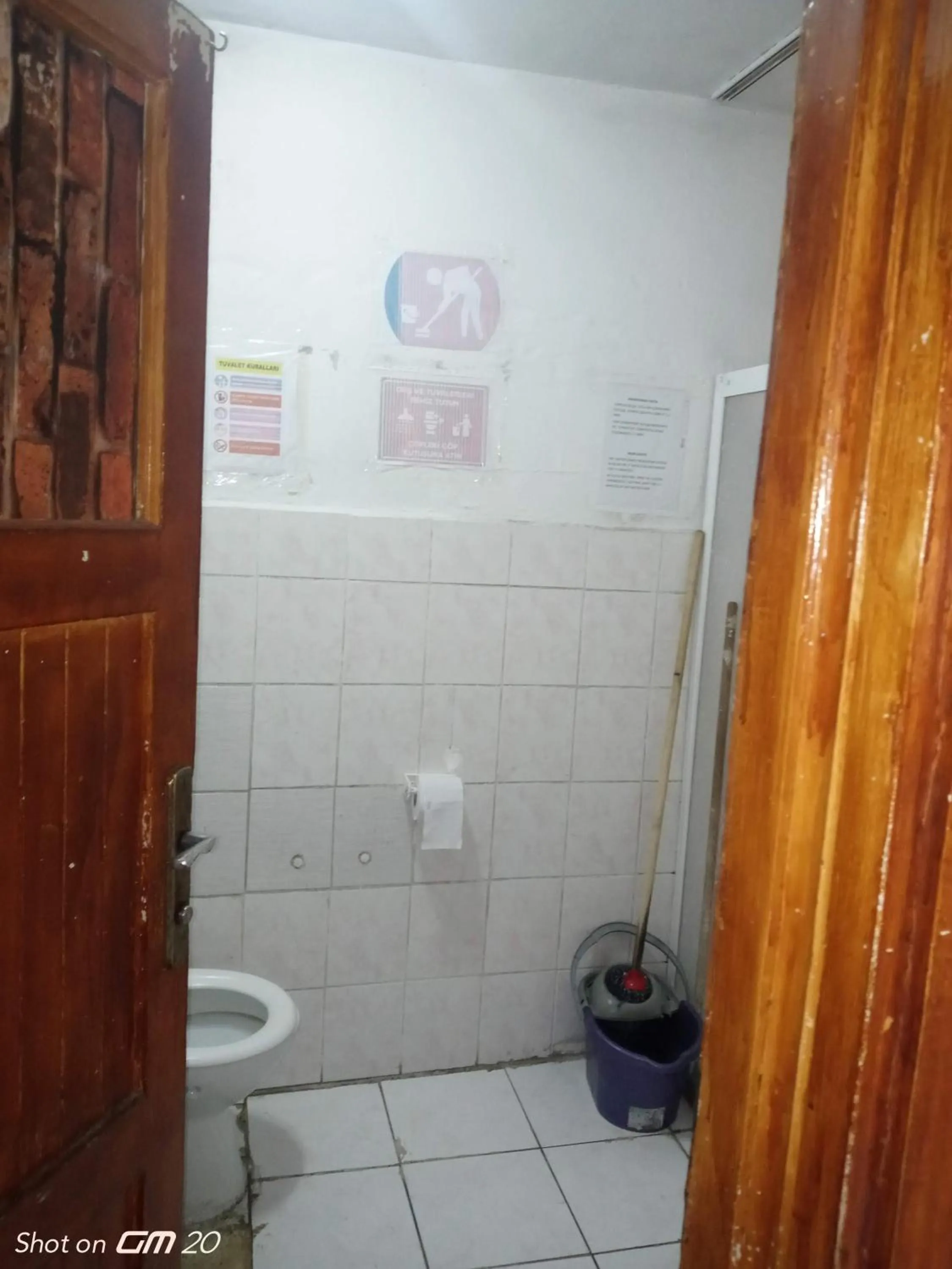 Toilet in HZD Apartments Hostel