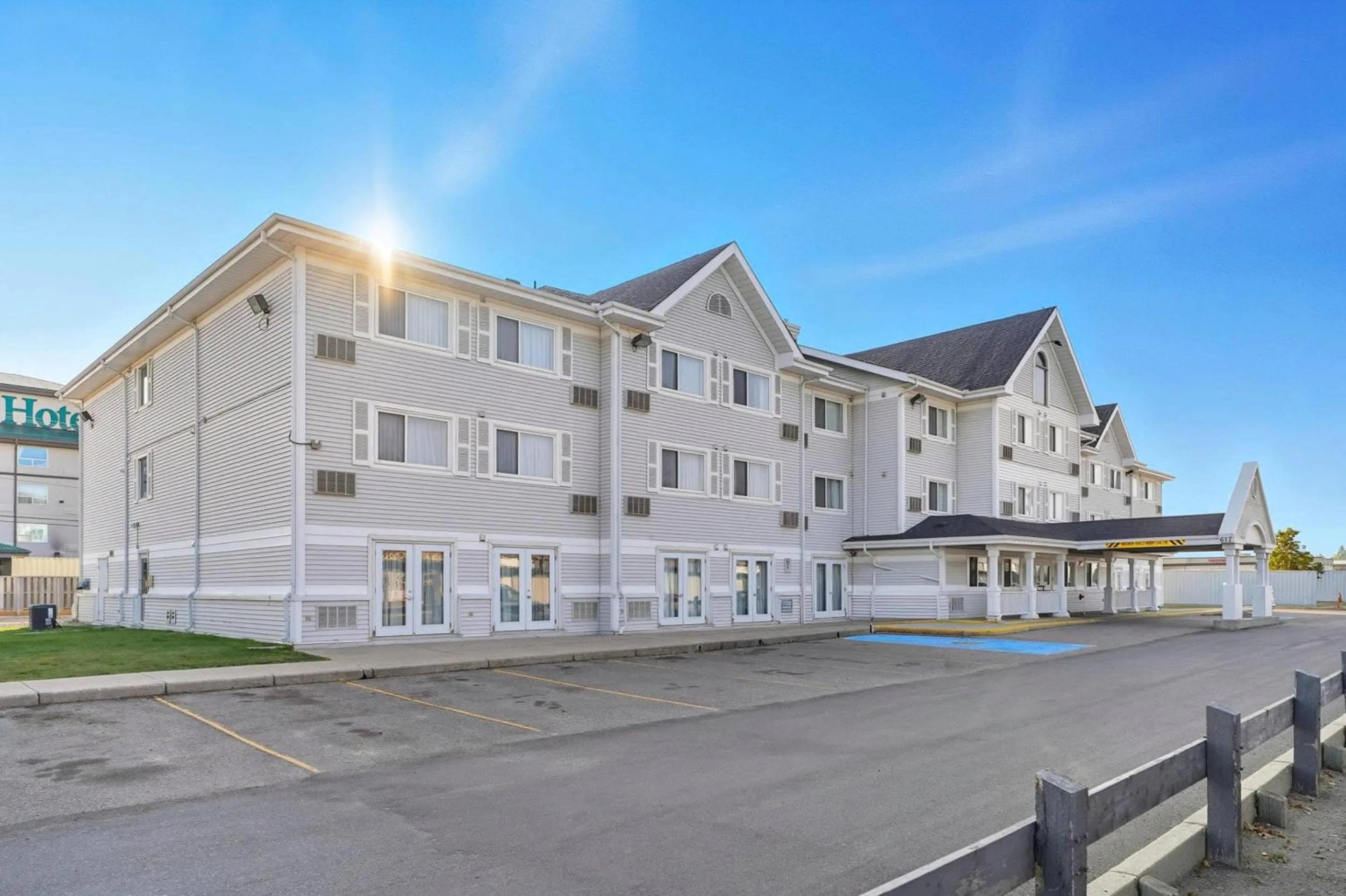 Property building in Country Inn & Suites by Radisson, Saskatoon, SK