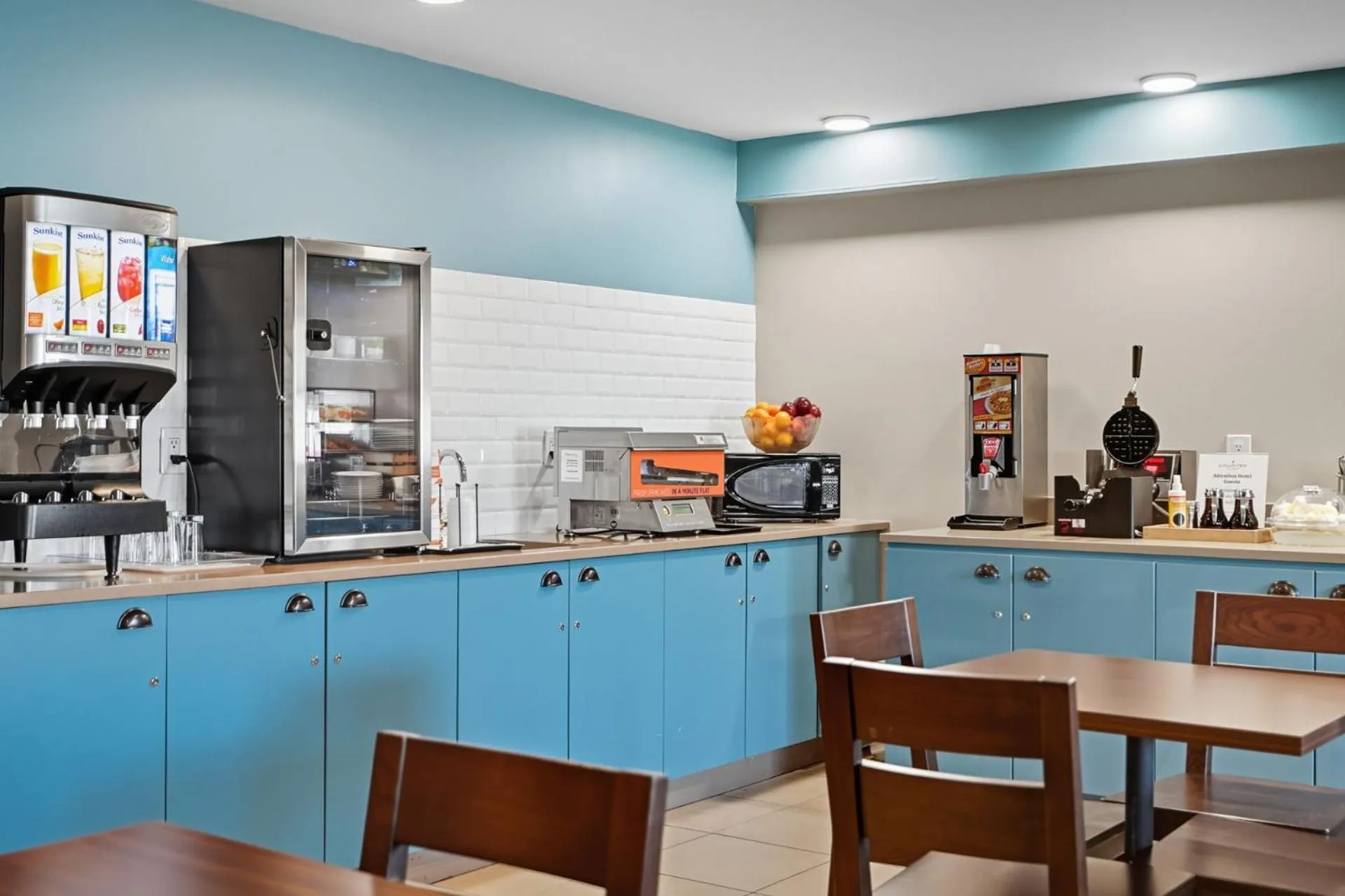 Breakfast in Country Inn & Suites by Radisson, Saskatoon, SK