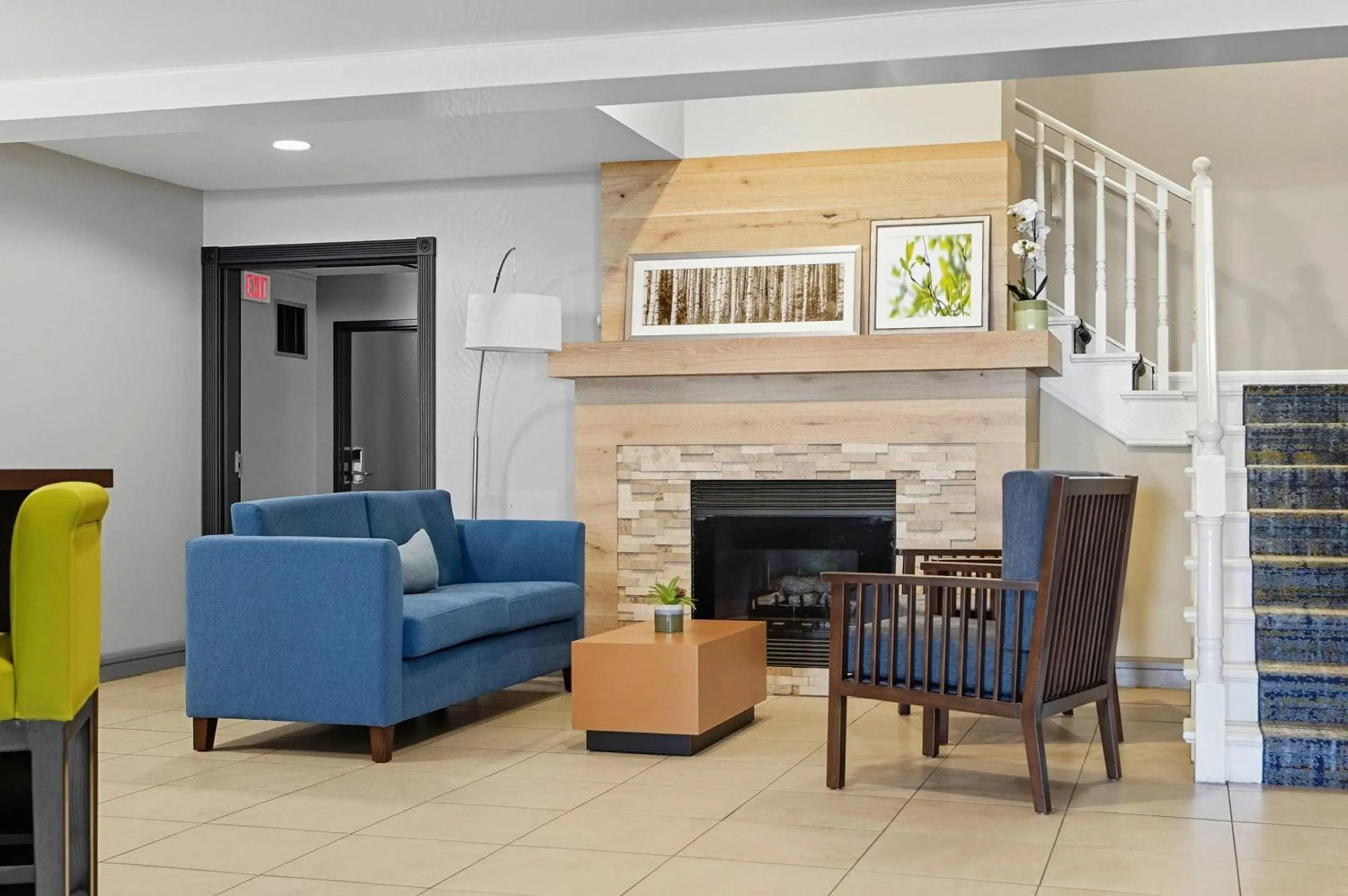 Lobby or reception in Country Inn & Suites by Radisson, Saskatoon, SK