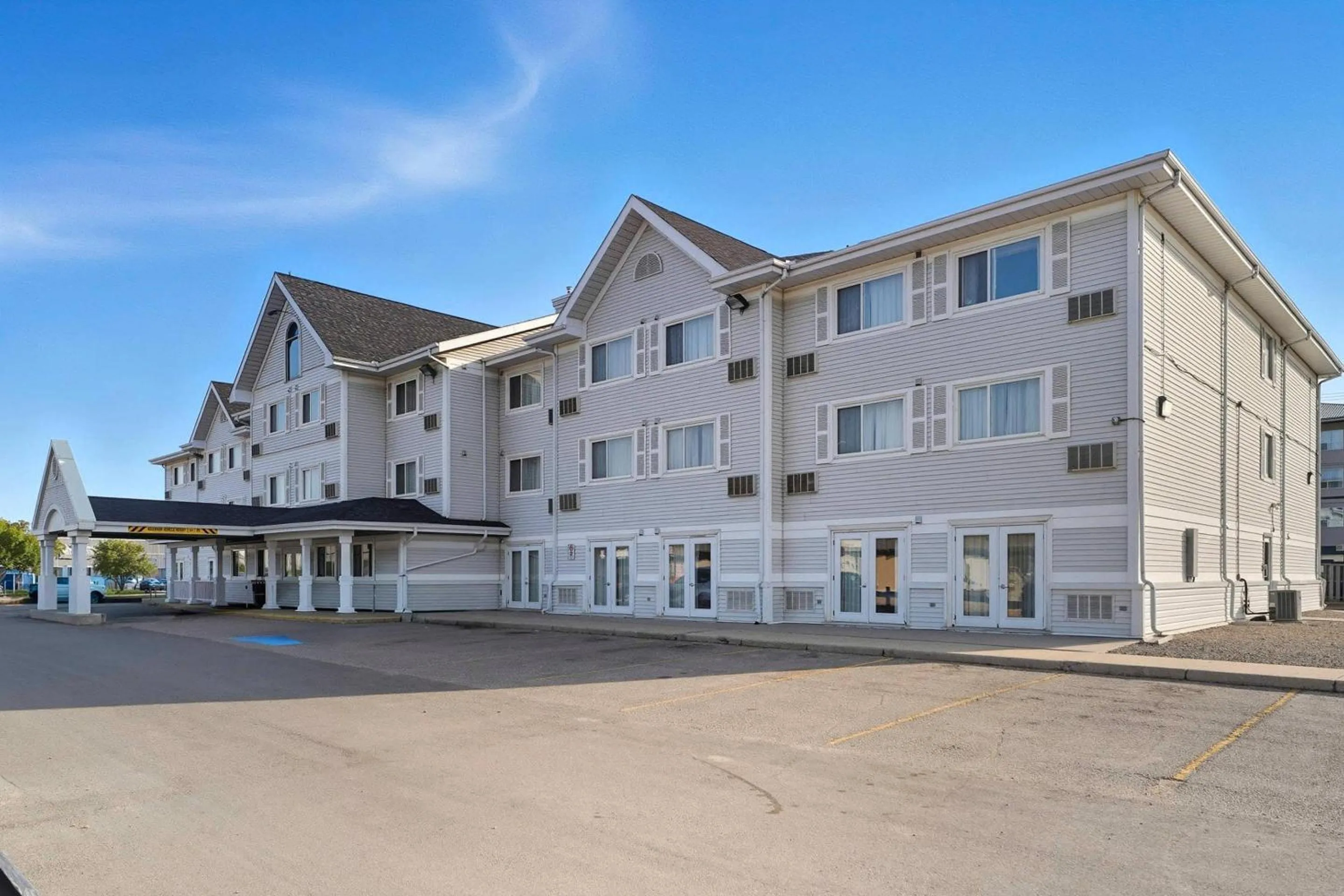 Property building in Country Inn & Suites by Radisson, Saskatoon, SK