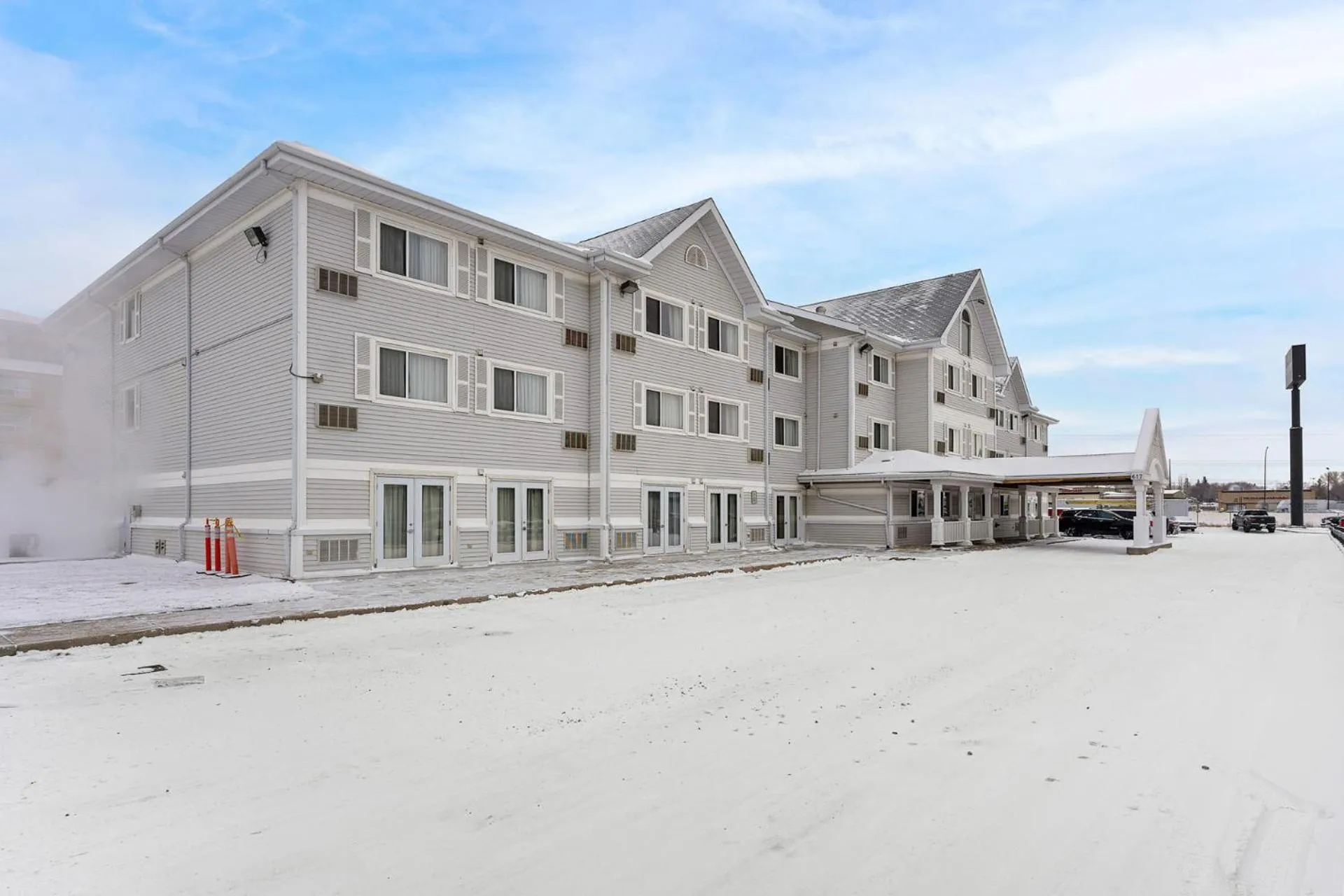 Property building in Country Inn & Suites by Radisson, Saskatoon, SK