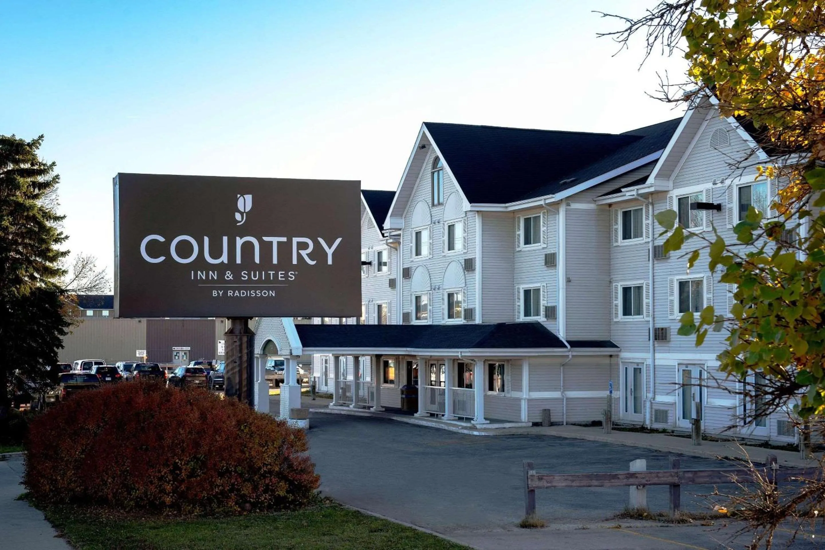 Property building in Country Inn & Suites by Radisson, Winnipeg, MB