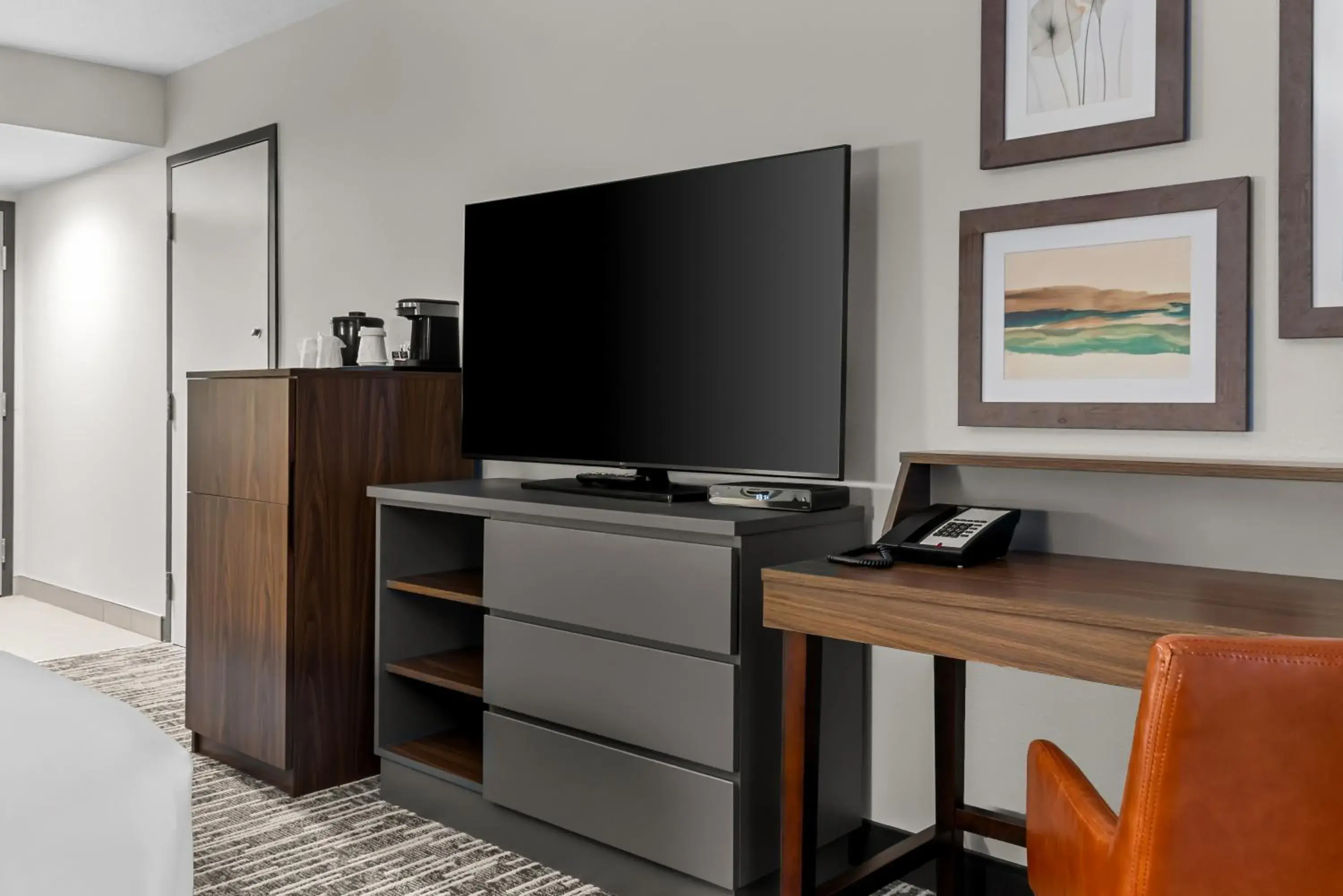 Efficiency King Suite - Non-Smoking in Country Inn & Suites by Radisson, Winnipeg, MB Efficiency King Suite - Non-Smoking in Country Inn & Suites by Radisson, Winnipeg, MB