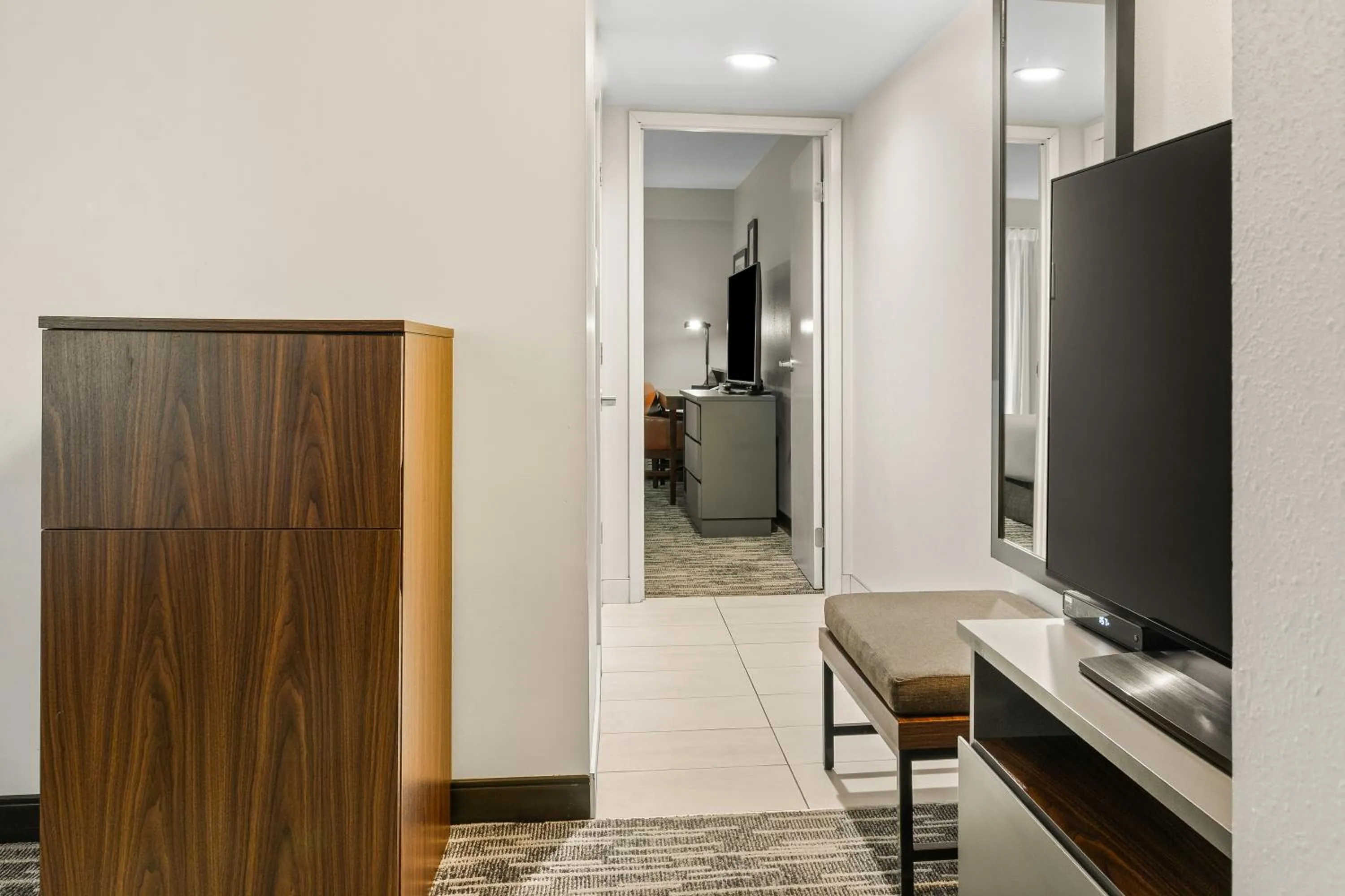 TV and multimedia in Country Inn & Suites by Radisson, Winnipeg, MB