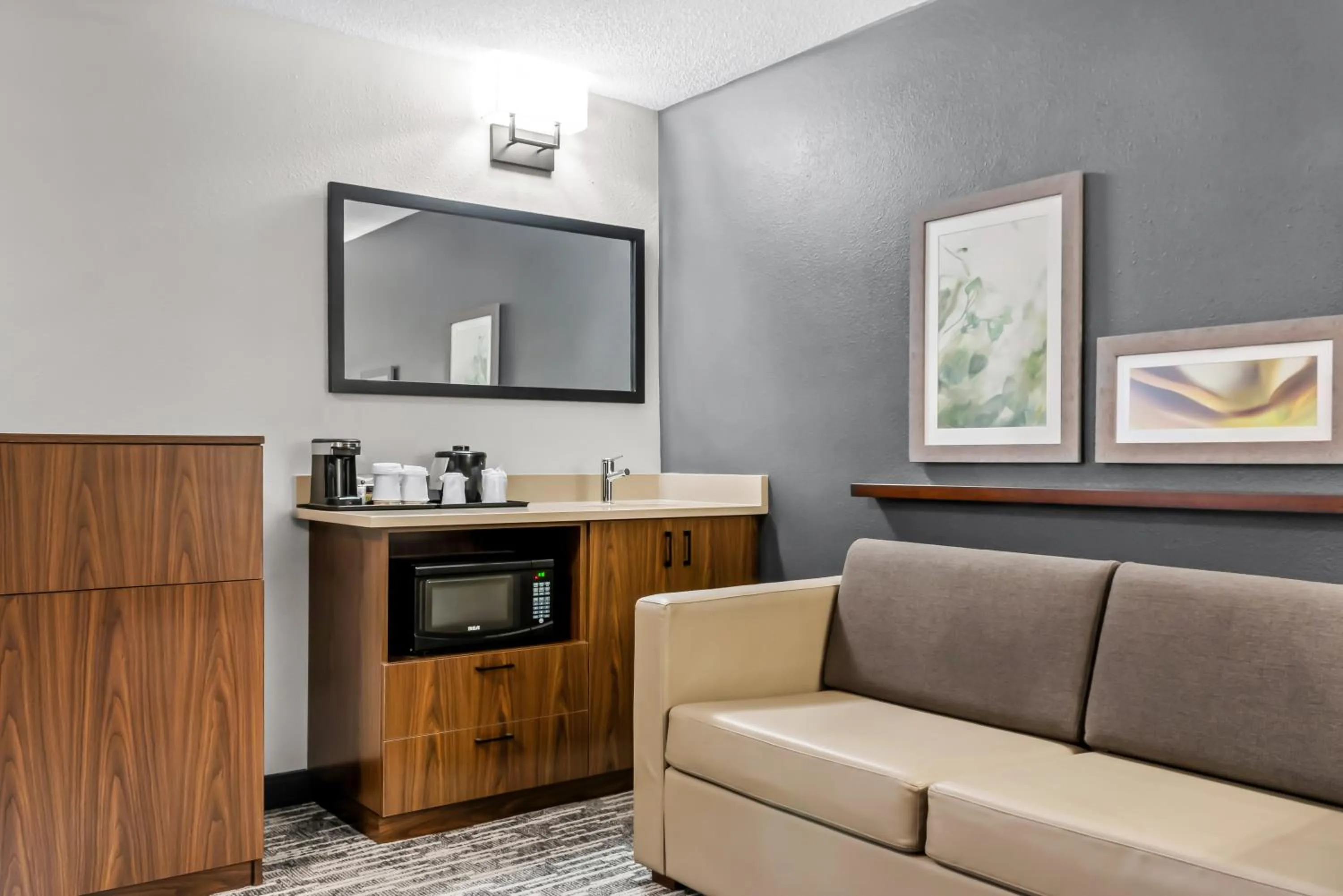 Kitchen or kitchenette in Country Inn & Suites by Radisson, Winnipeg, MB