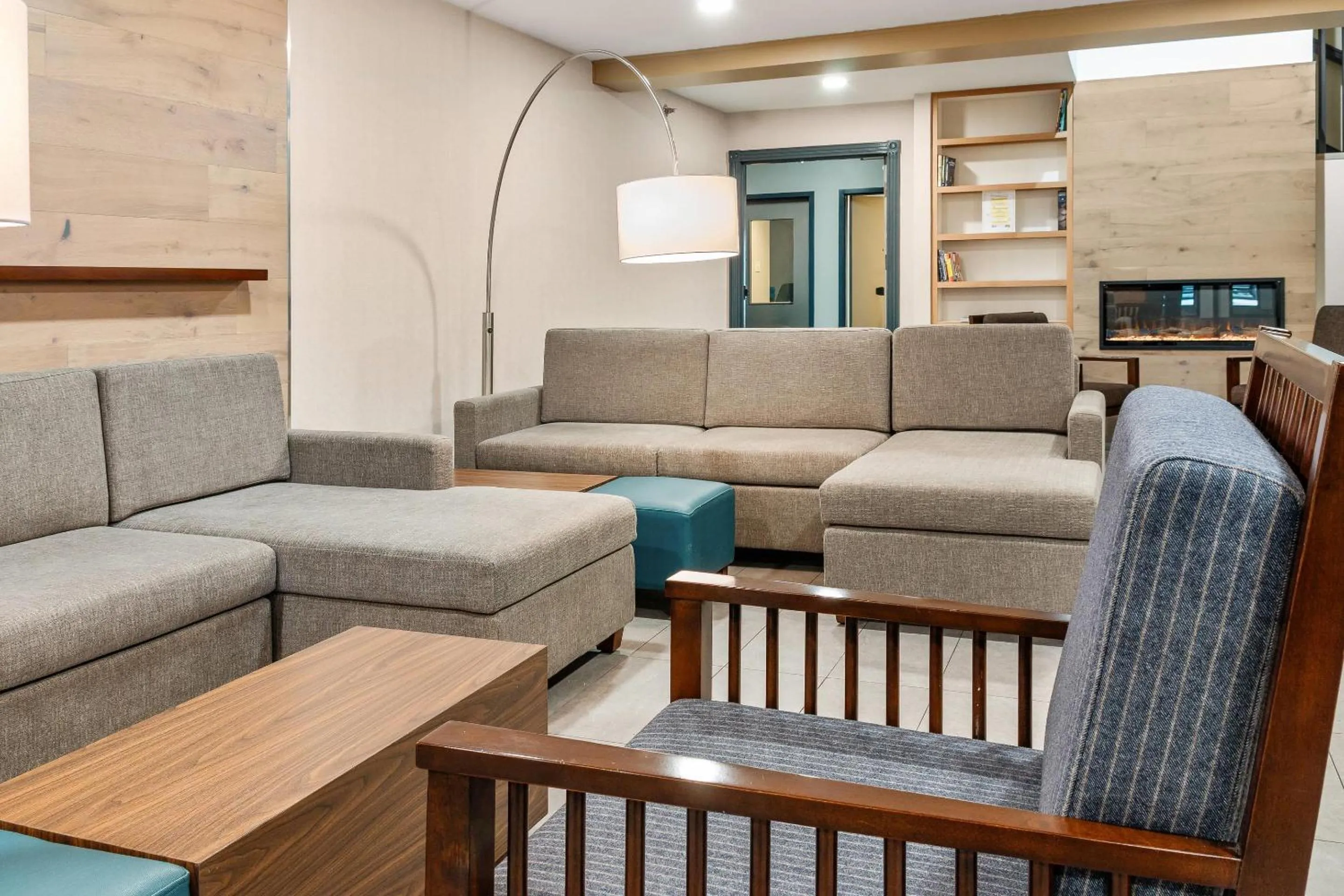 Lobby or reception in Country Inn & Suites by Radisson, Winnipeg, MB