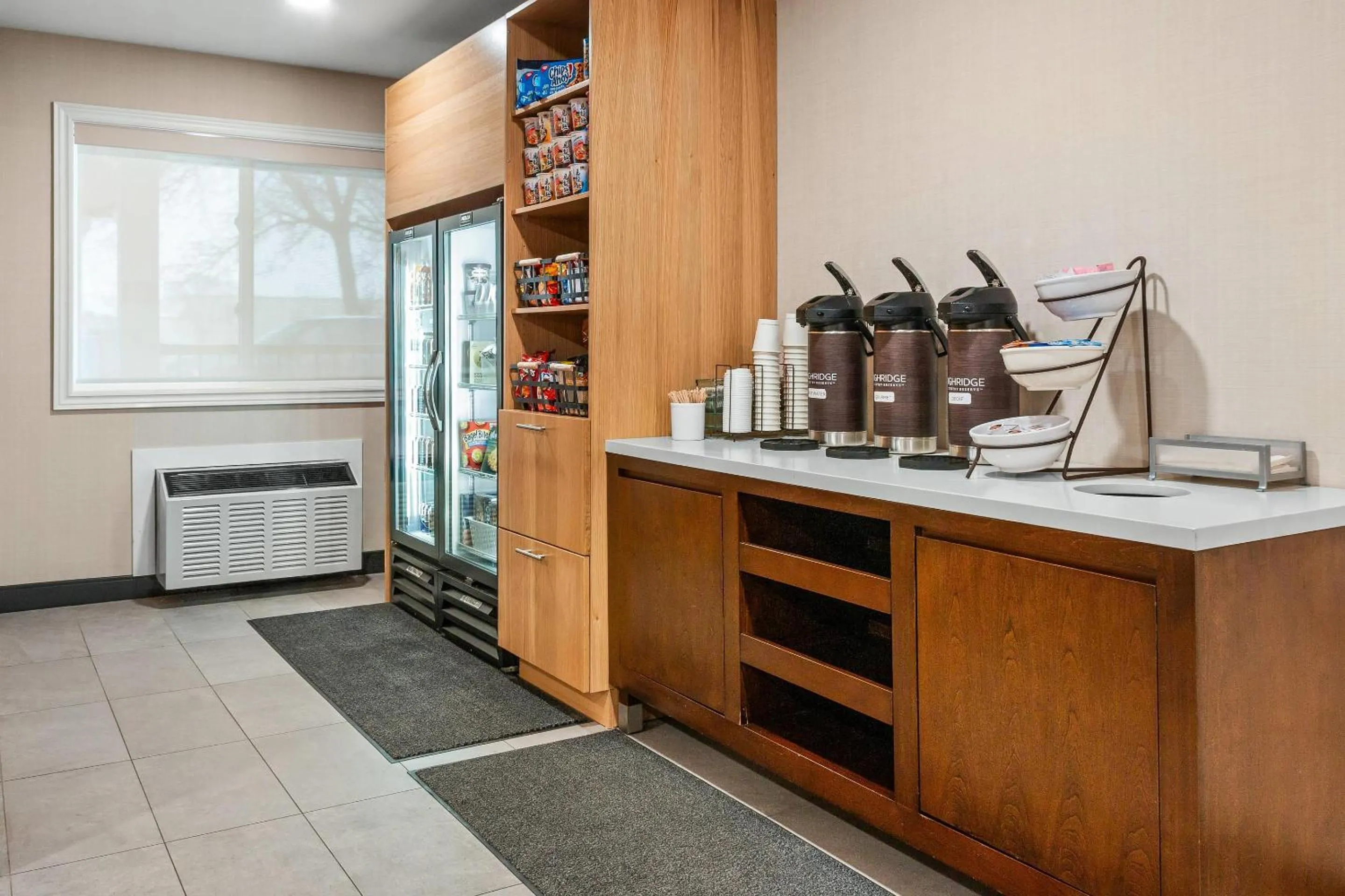 Breakfast in Country Inn & Suites by Radisson, Winnipeg, MB