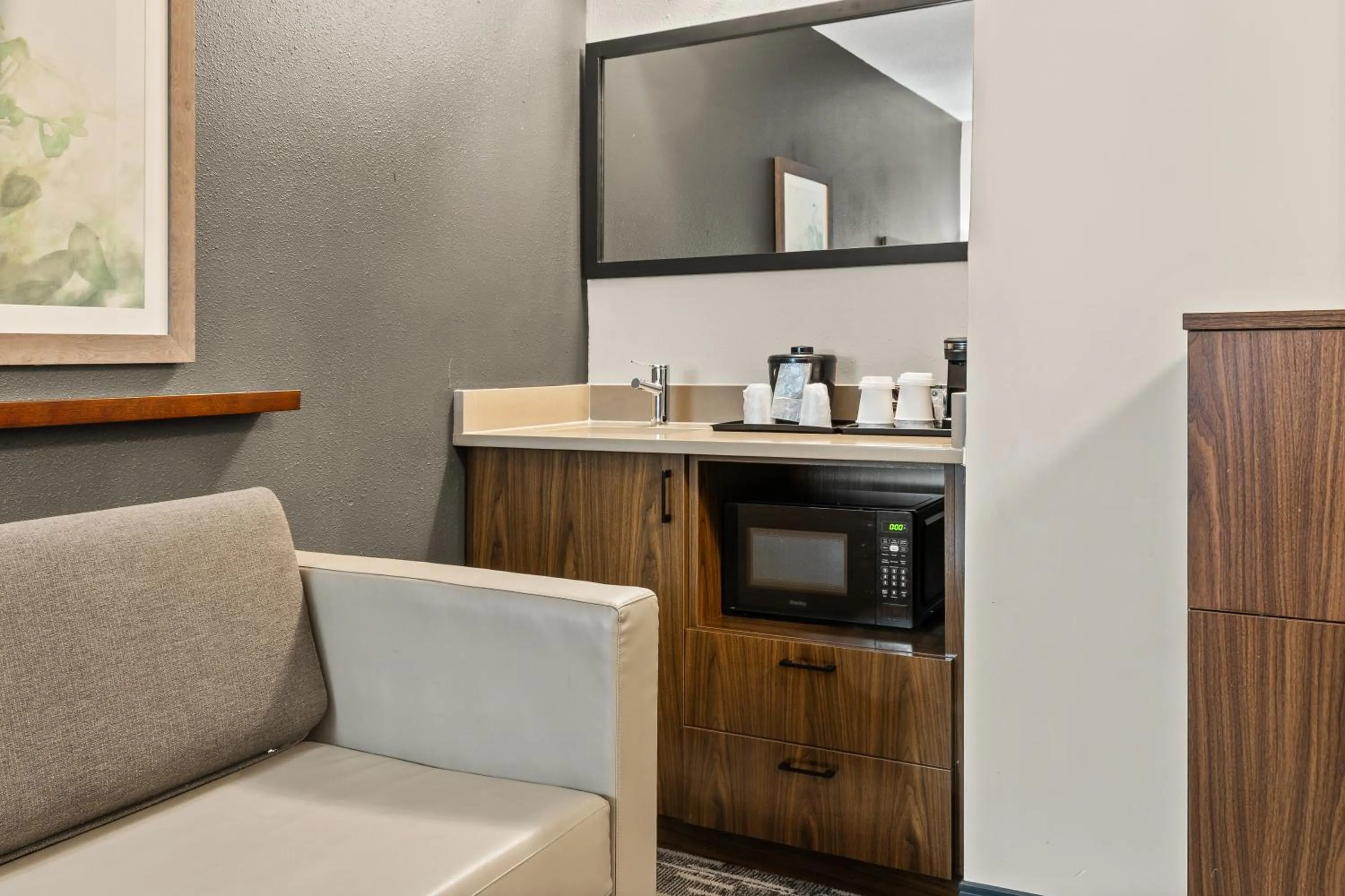 minibar in Country Inn & Suites by Radisson, Winnipeg, MB