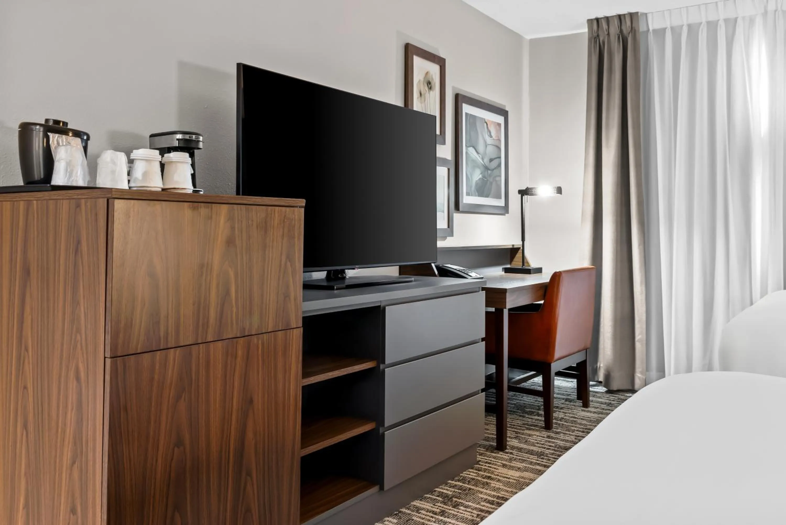 Bed in Country Inn & Suites by Radisson, Winnipeg, MB