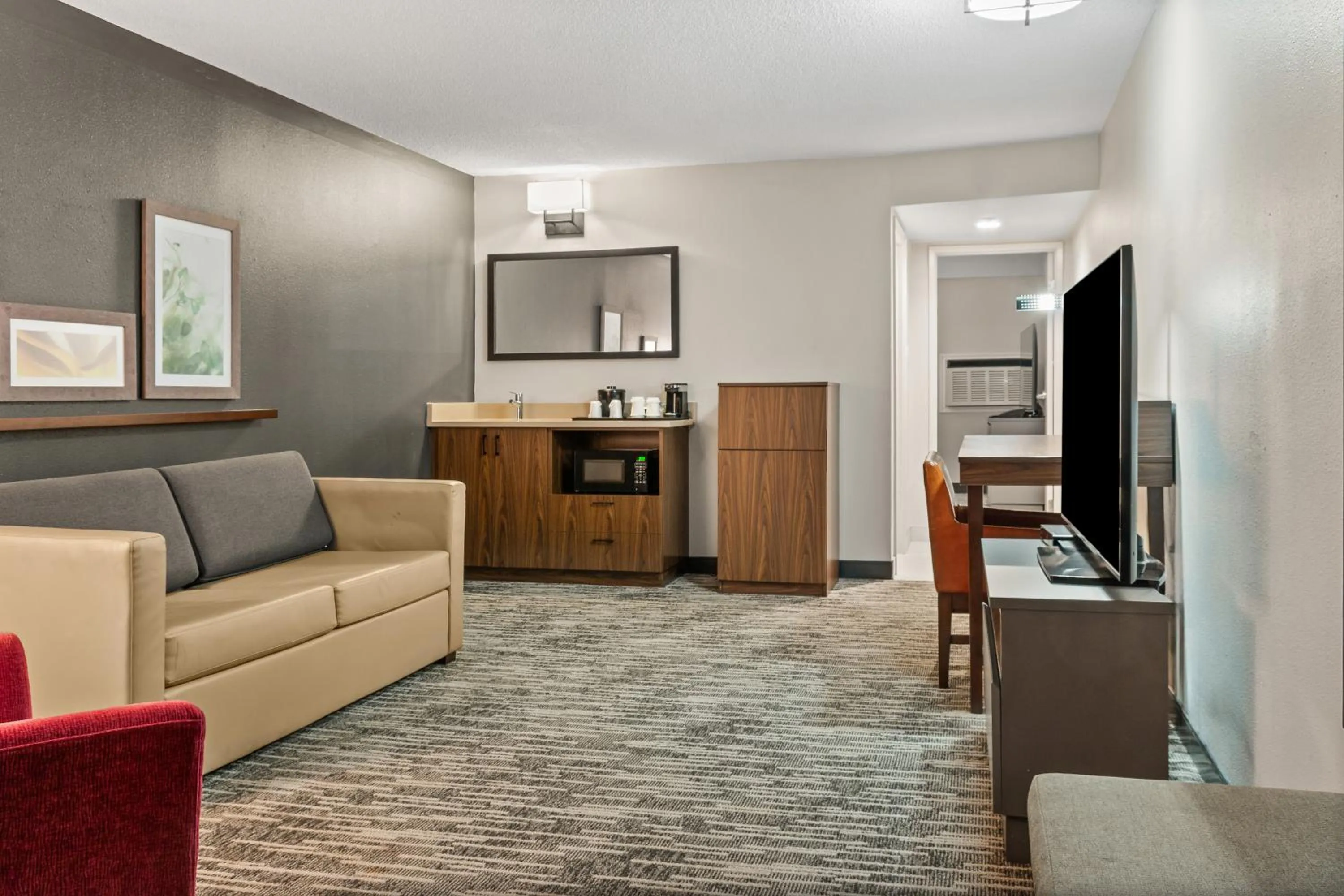 Living room in Country Inn & Suites by Radisson, Winnipeg, MB