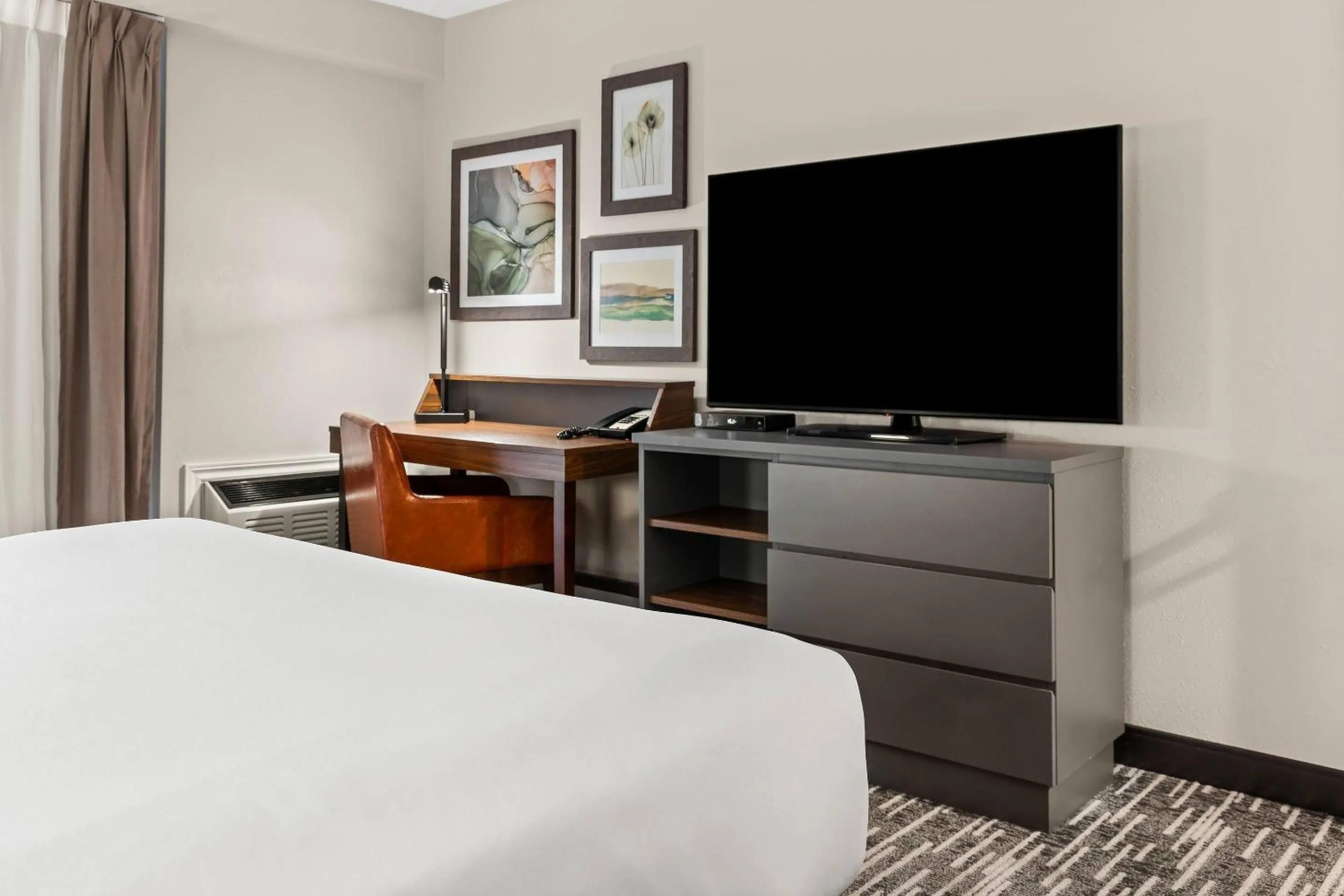 Bedroom, Bed in Country Inn & Suites by Radisson, Winnipeg, MB