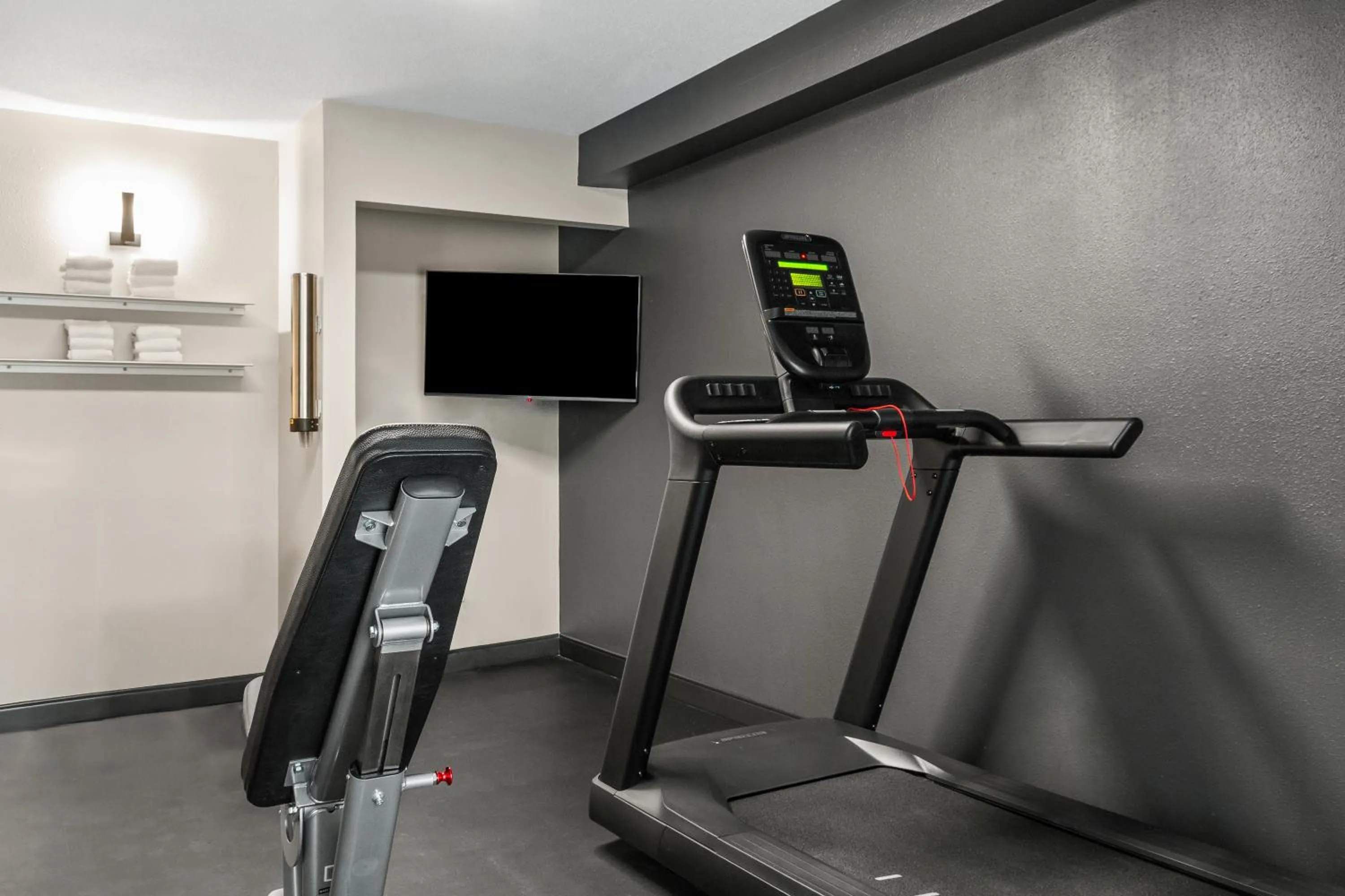 Fitness centre/facilities in Country Inn & Suites by Radisson, Winnipeg, MB