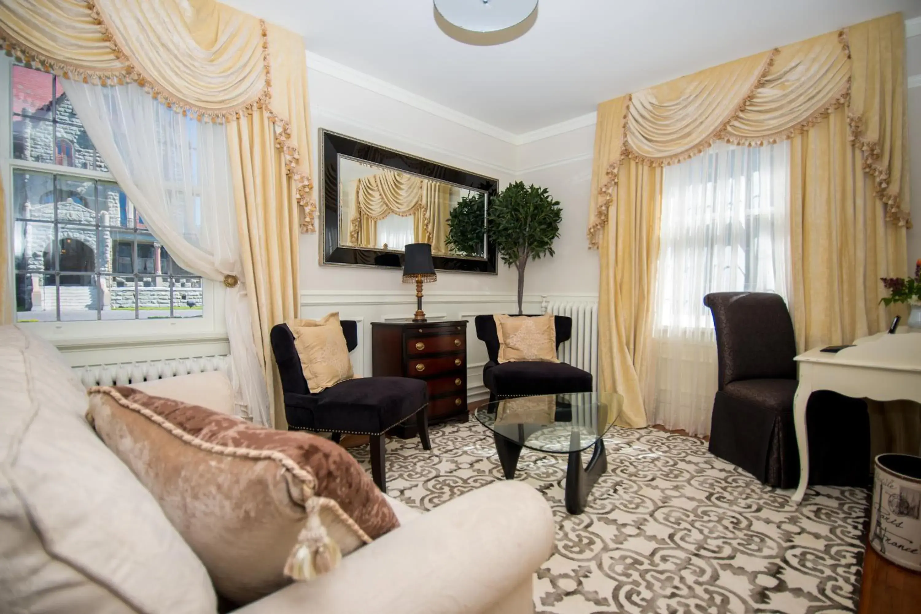 Superior King Suite in The Craigmyle Inn Superior King Suite in The Craigmyle Inn