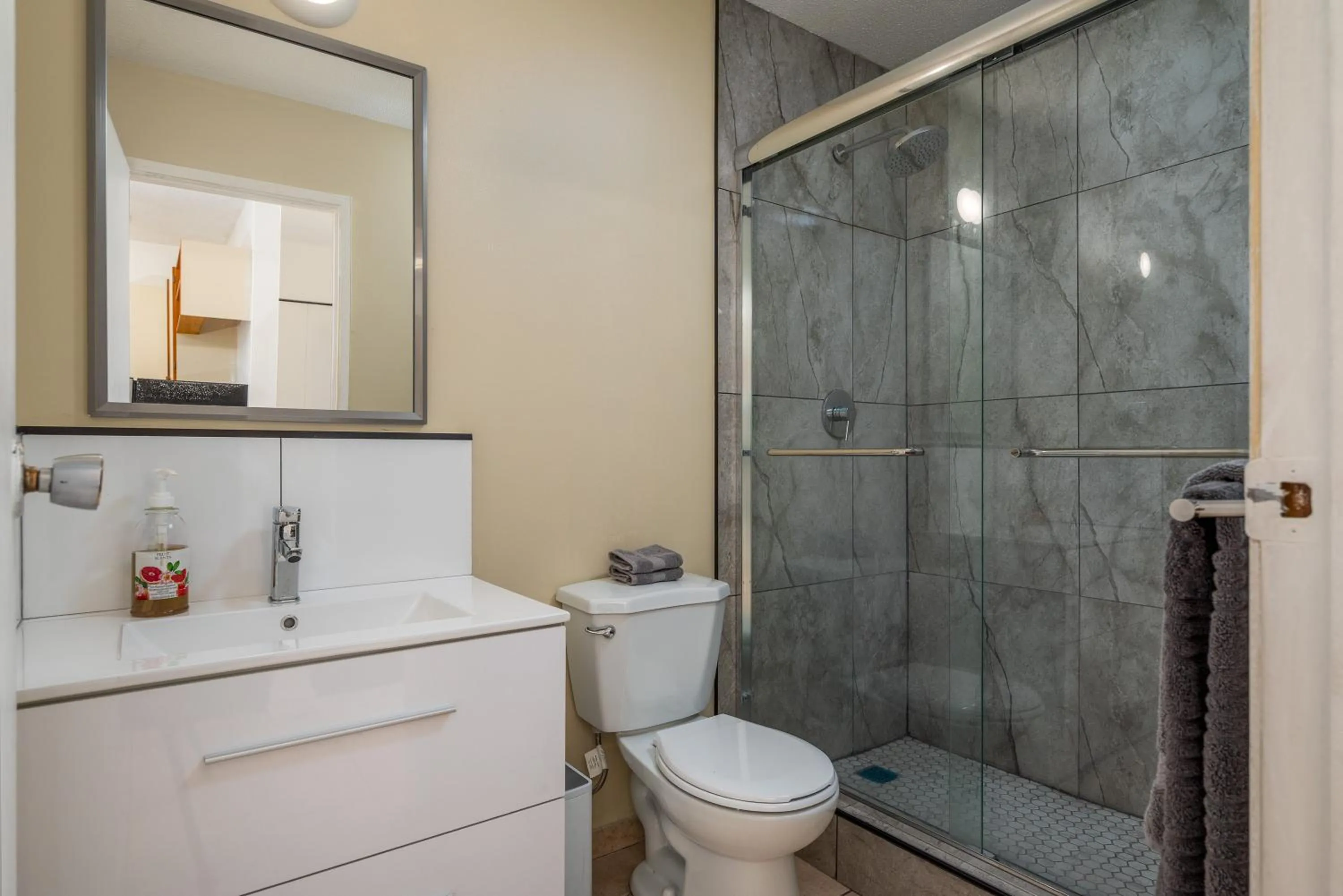 Toilet in Croft Inn Motel