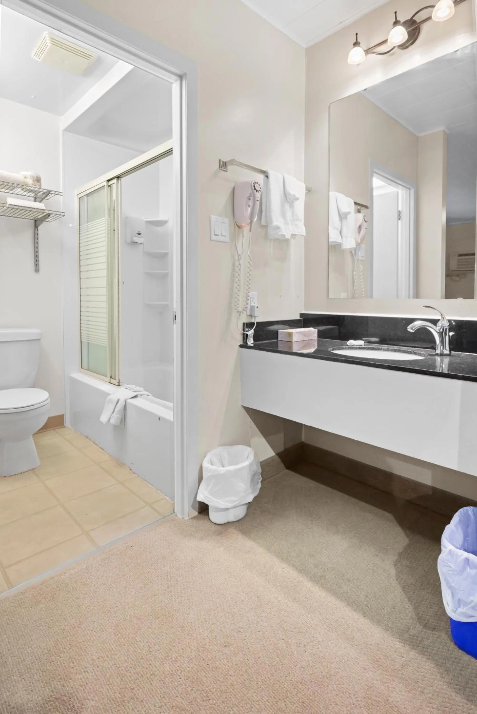 Shower in Dauphin Inn Express