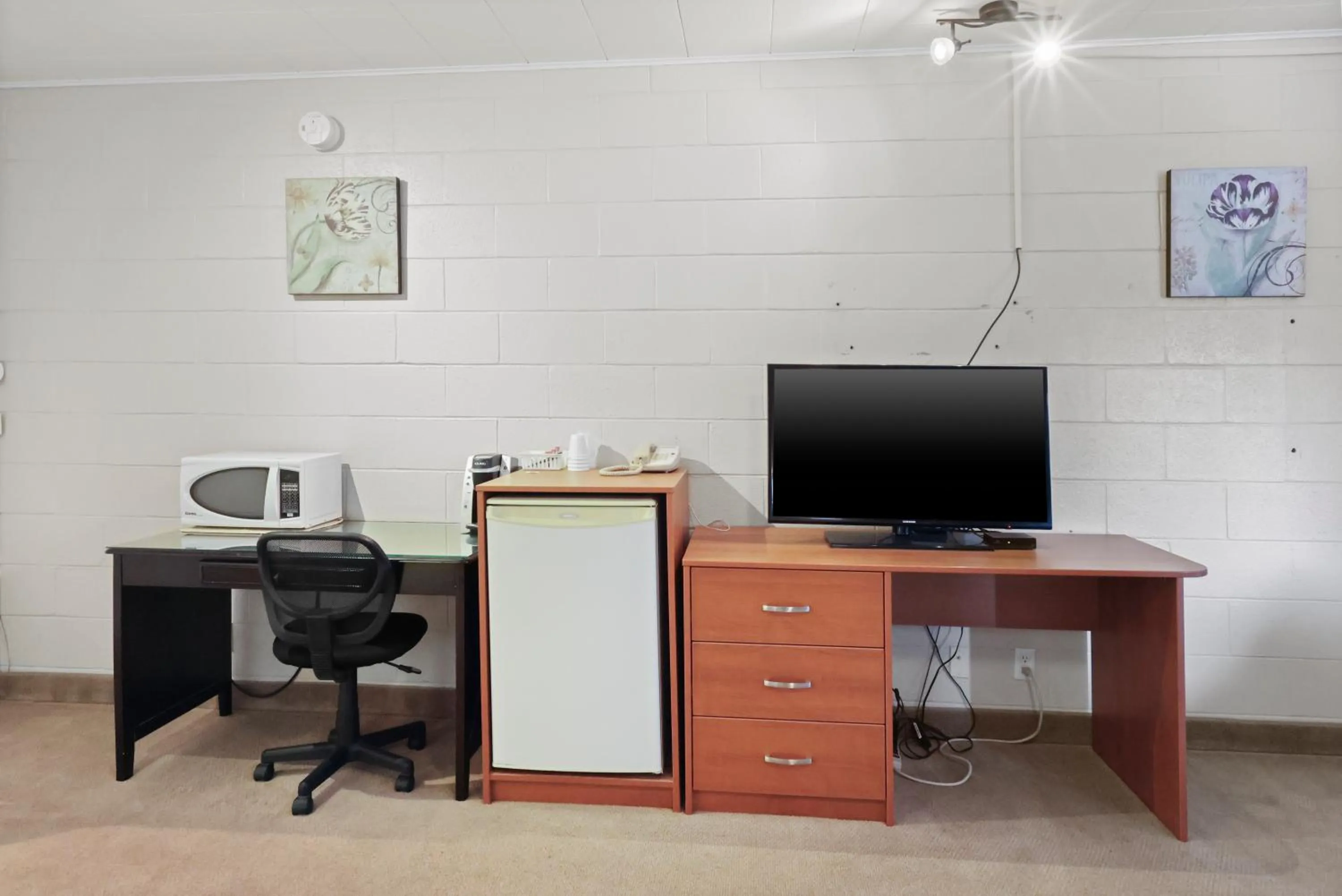 TV and multimedia in Dauphin Inn Express