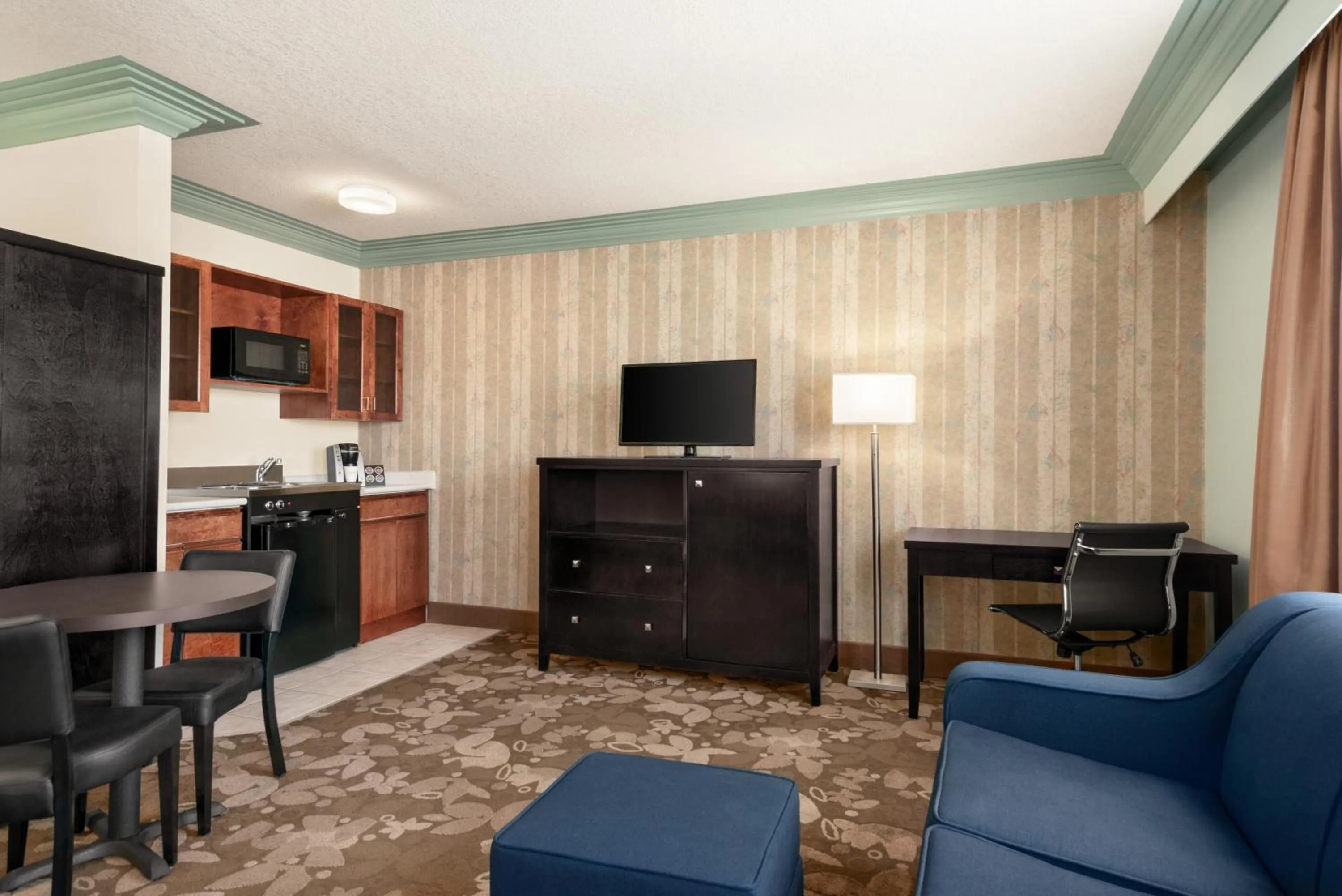 Seating area in Nova Inn Yellowknife