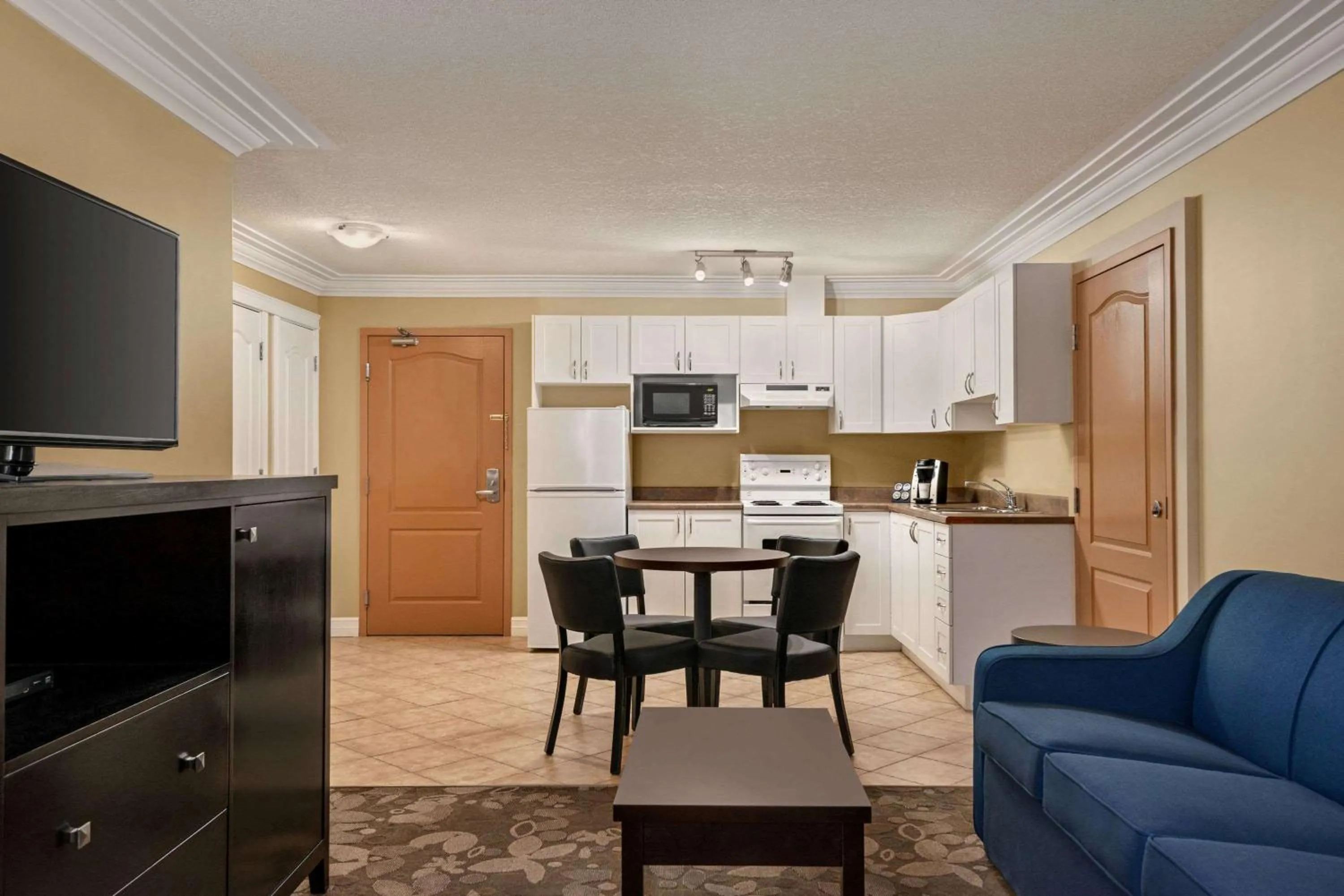 Photo of the whole room in Nova Inn Yellowknife