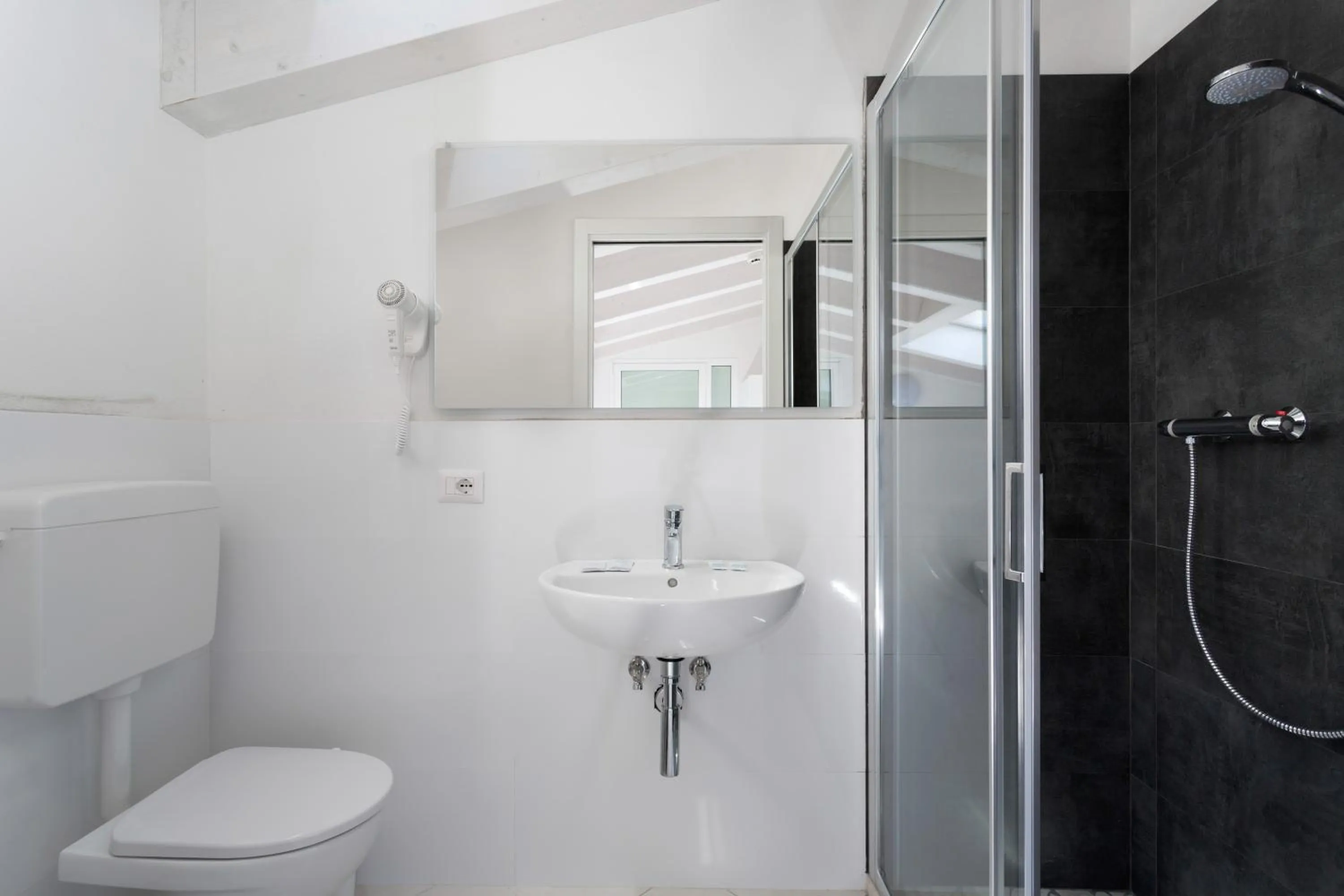 Shower in Mansarda Diamanti - Siroli Collection