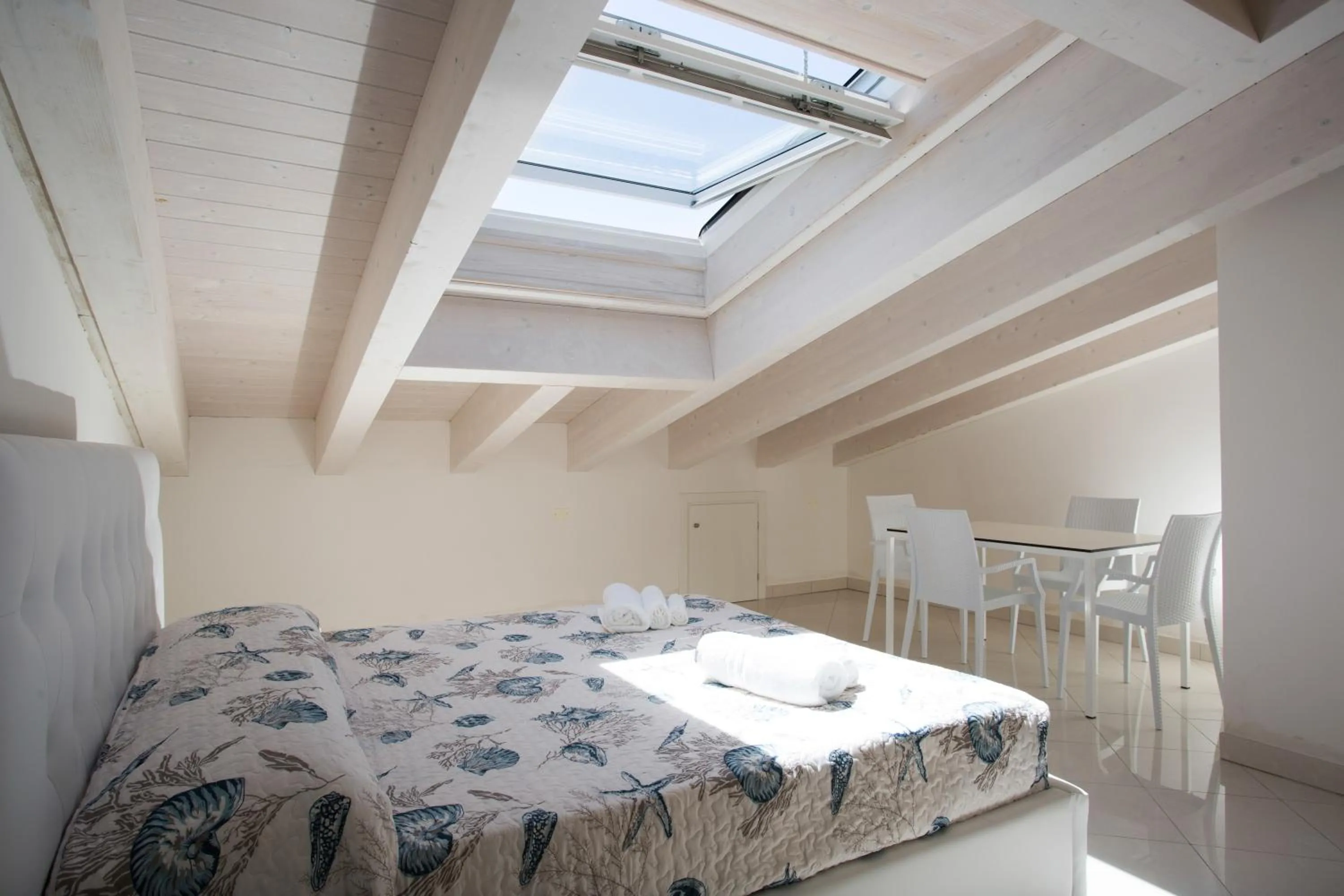 Bed in Mansarda Diamanti - Siroli Collection