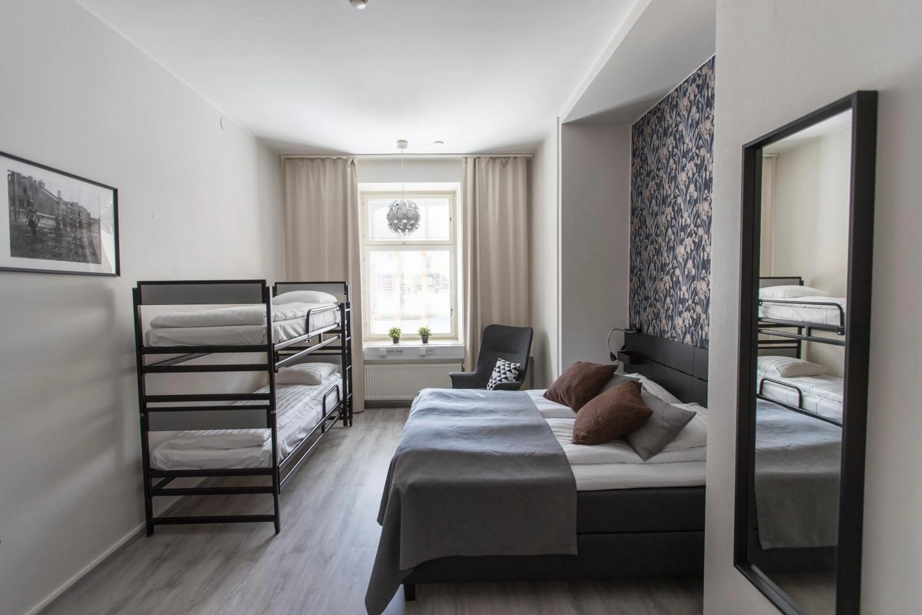 Photo of the whole room, Bed in Hotelli Rakuuna