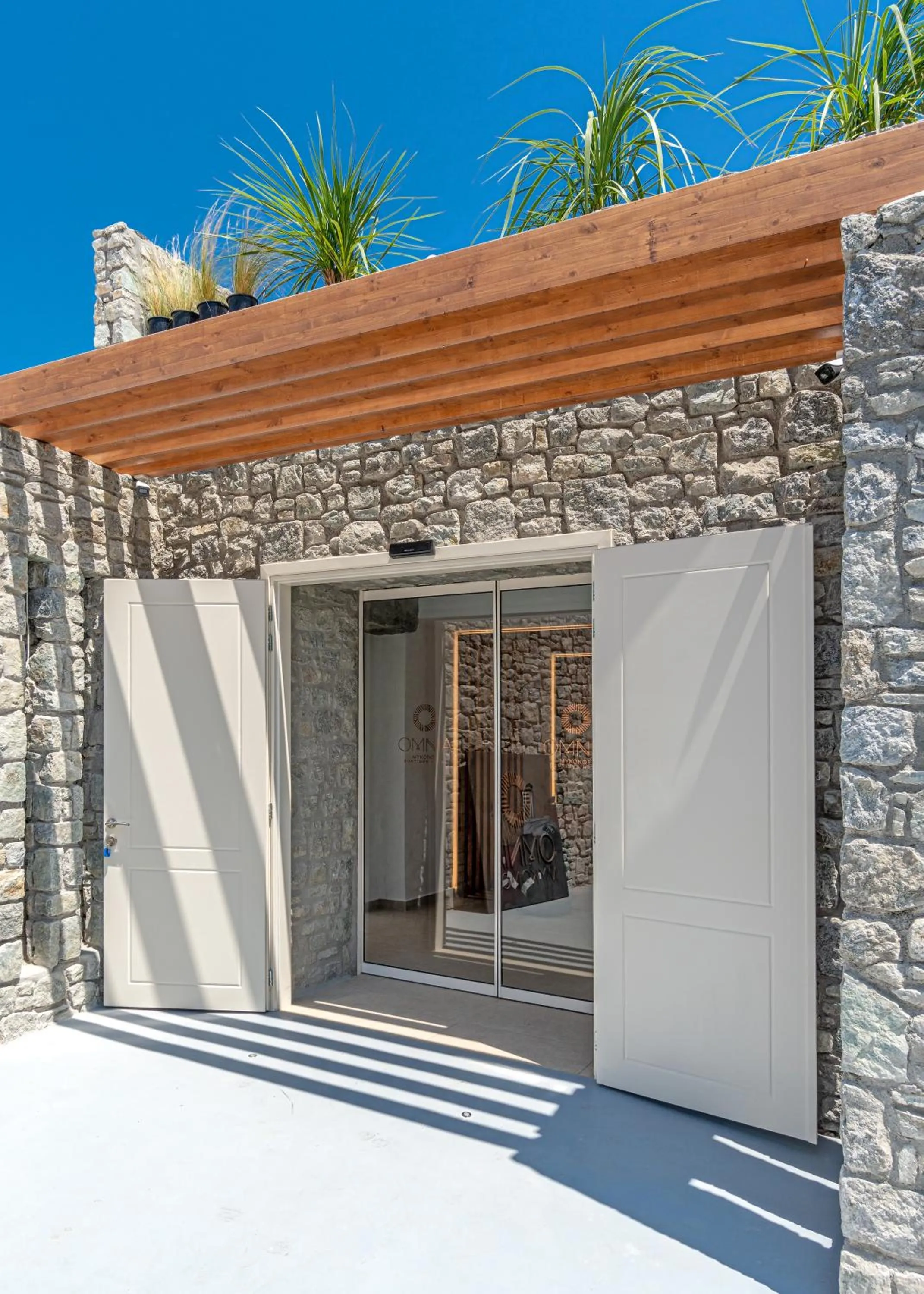 Facade/entrance in Omnia Mykonos Boutique Hotel & Suites