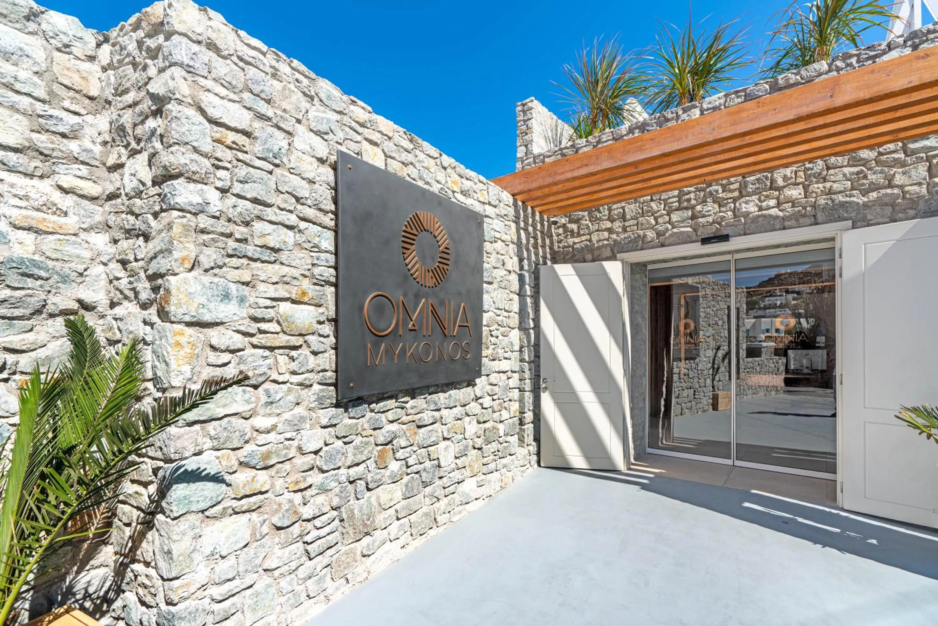 Facade/entrance in Omnia Mykonos Boutique Hotel & Suites