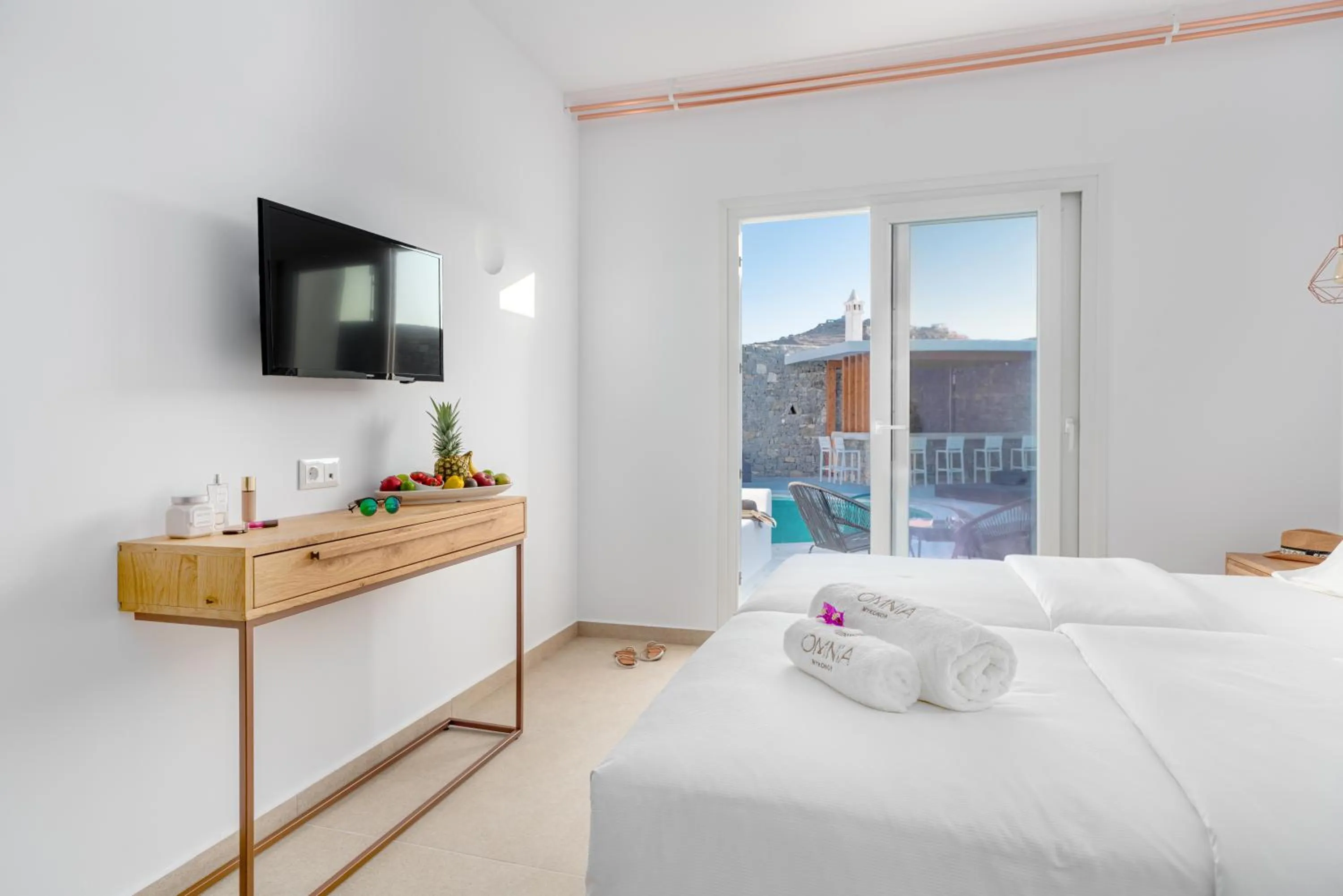 Bed in Omnia Mykonos Boutique Hotel & Suites